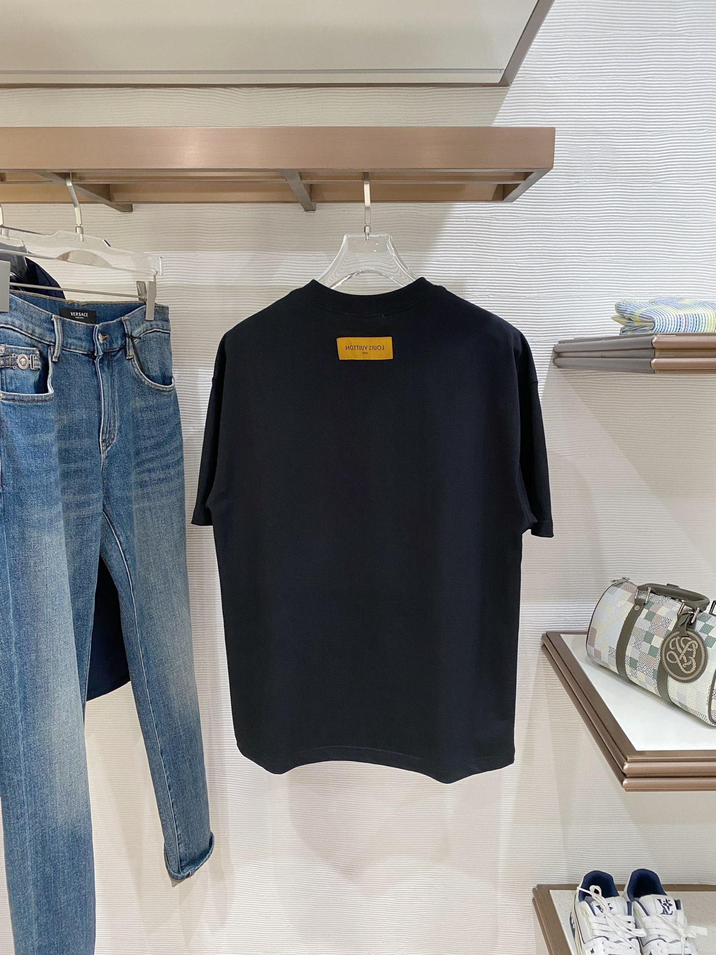 🌟 LouisVuitton 路易威登 经典标识印花短袖T恤，采用280克纯棉面料，柔软透气，夏天穿超舒