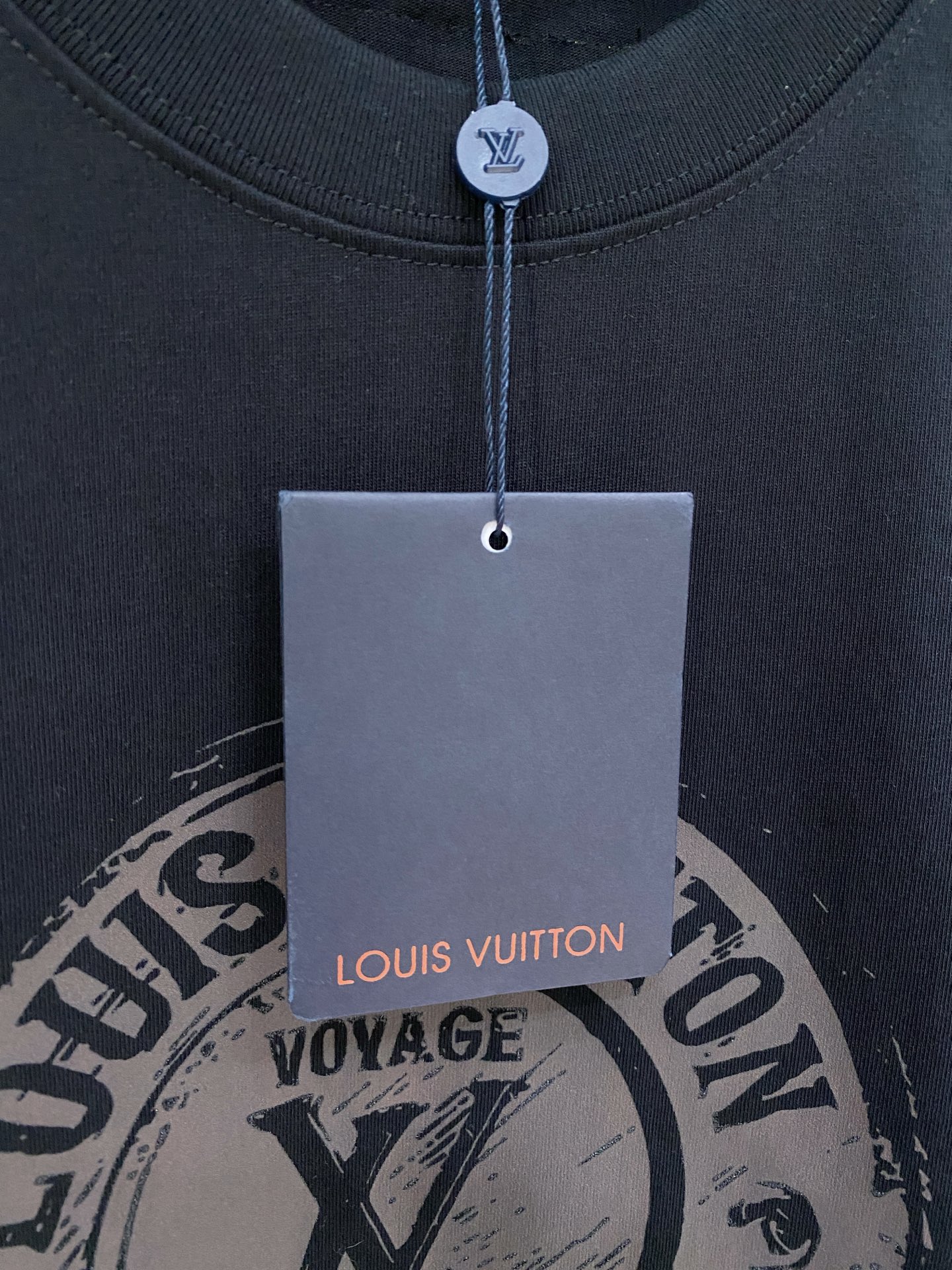 🌟 LouisVuitton 路易威登 经典标识印花短袖T恤，采用280克纯棉面料，柔软透气，夏天穿超舒