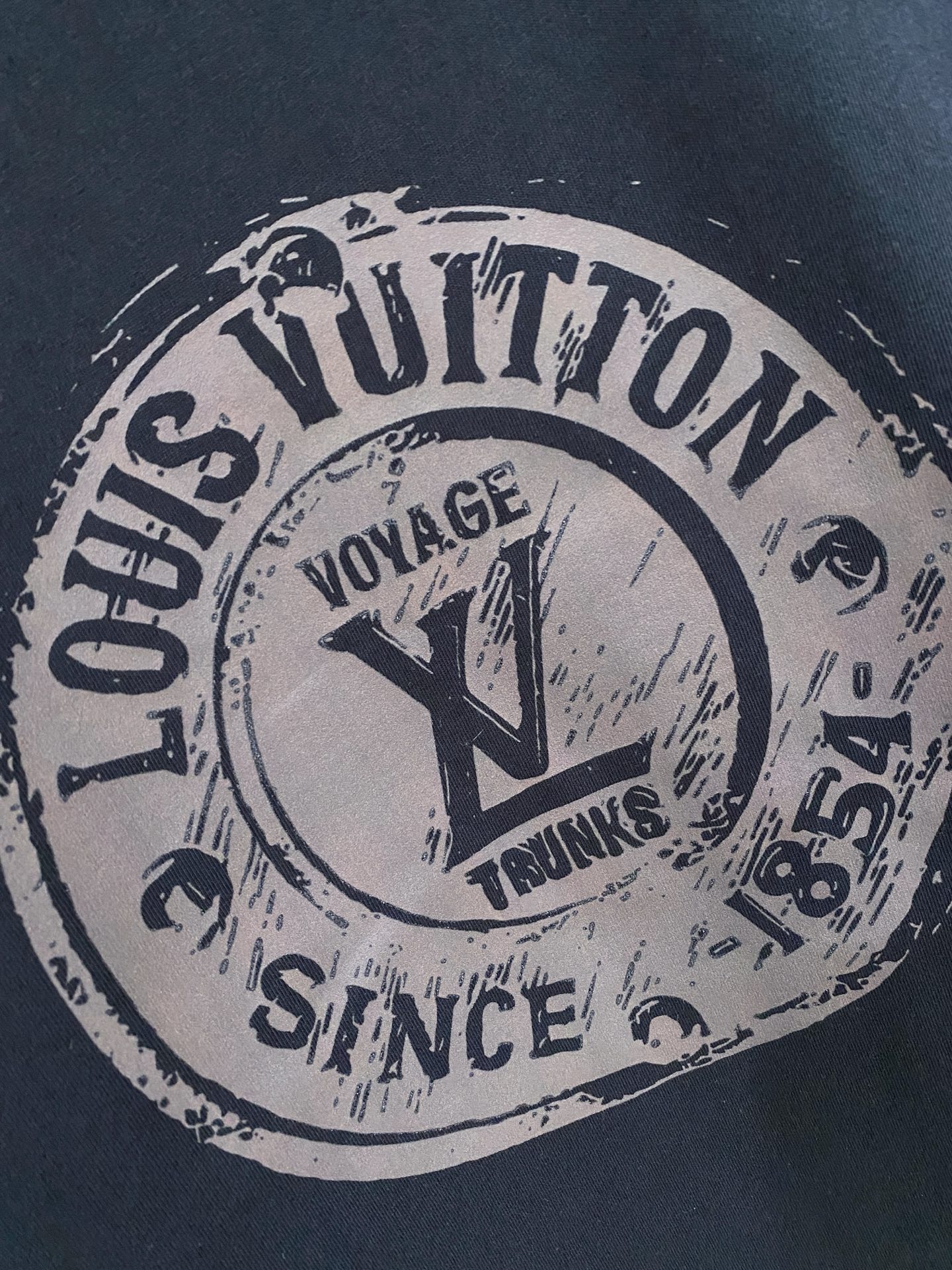 🌟 LouisVuitton 路易威登 经典标识印花短袖T恤，采用280克纯棉面料，柔软透气，夏天穿超舒