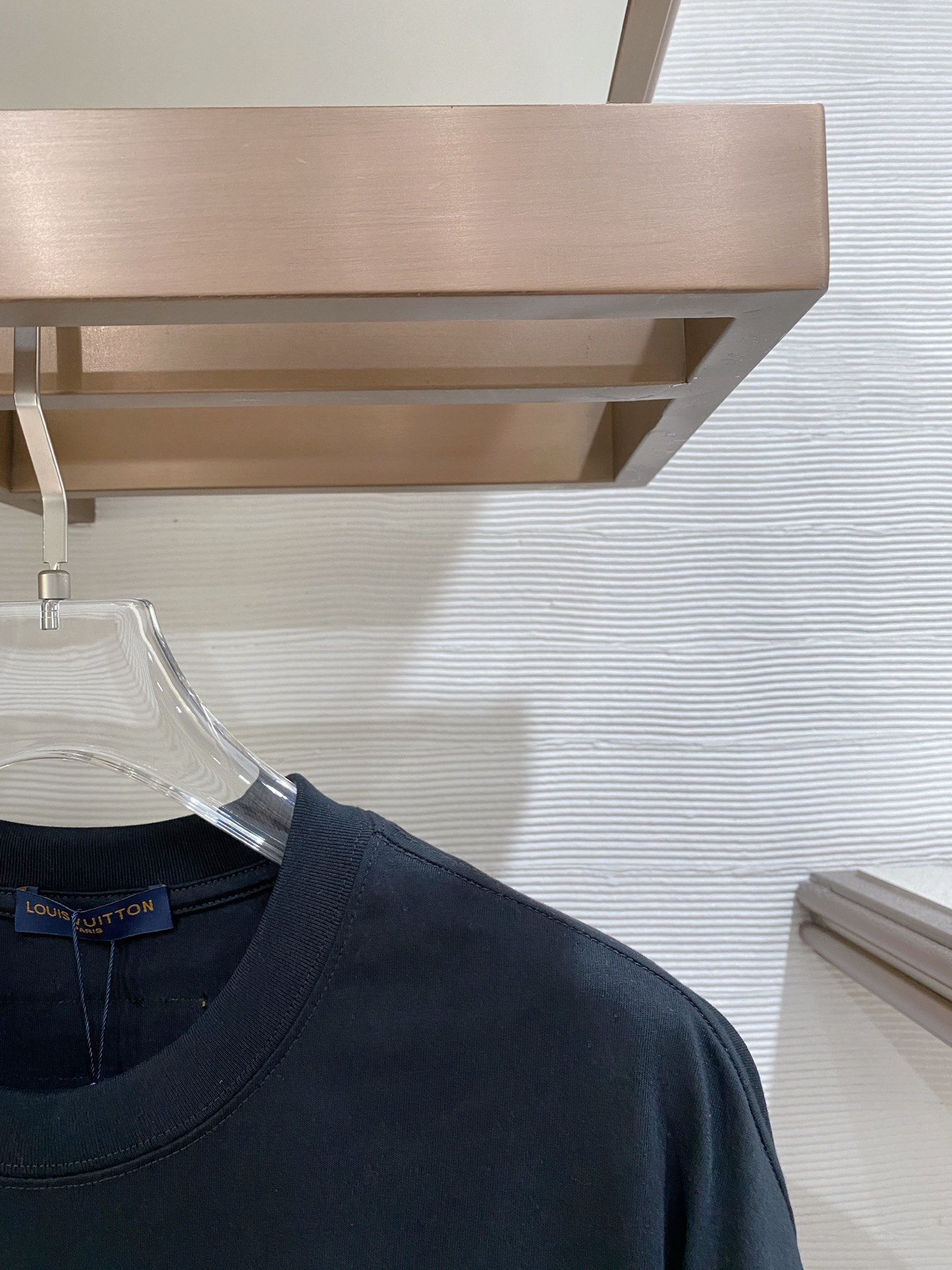 🌟 LouisVuitton 路易威登 经典标识印花短袖T恤，采用280克纯棉面料，柔软透气，夏天穿超舒
