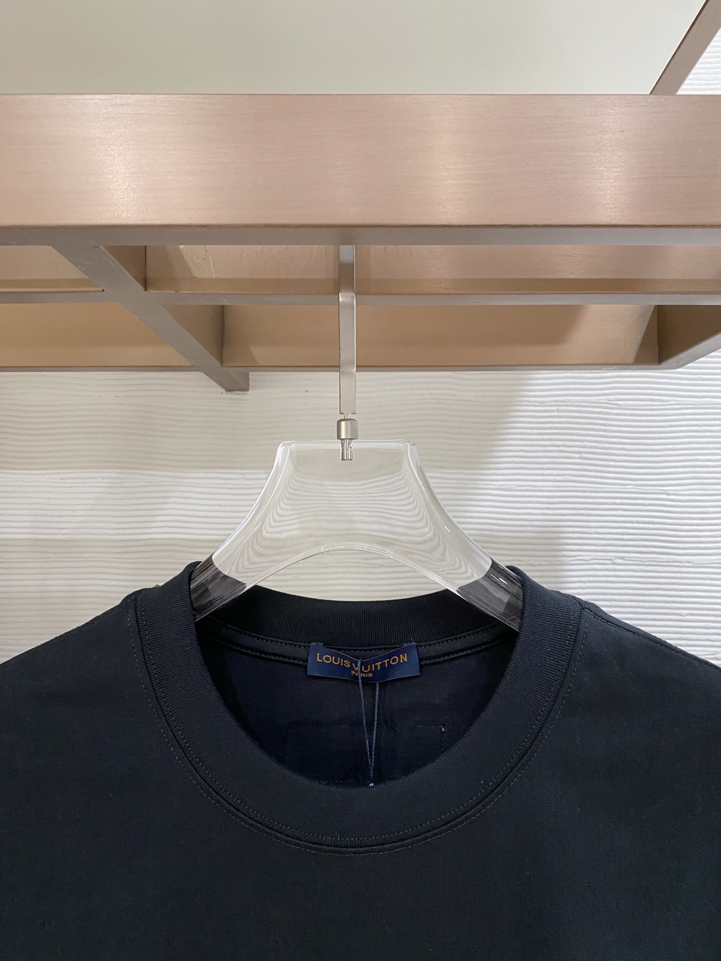 🌟 LouisVuitton 路易威登 经典标识印花短袖T恤，采用280克纯棉面料，柔软透气，夏天穿超舒
