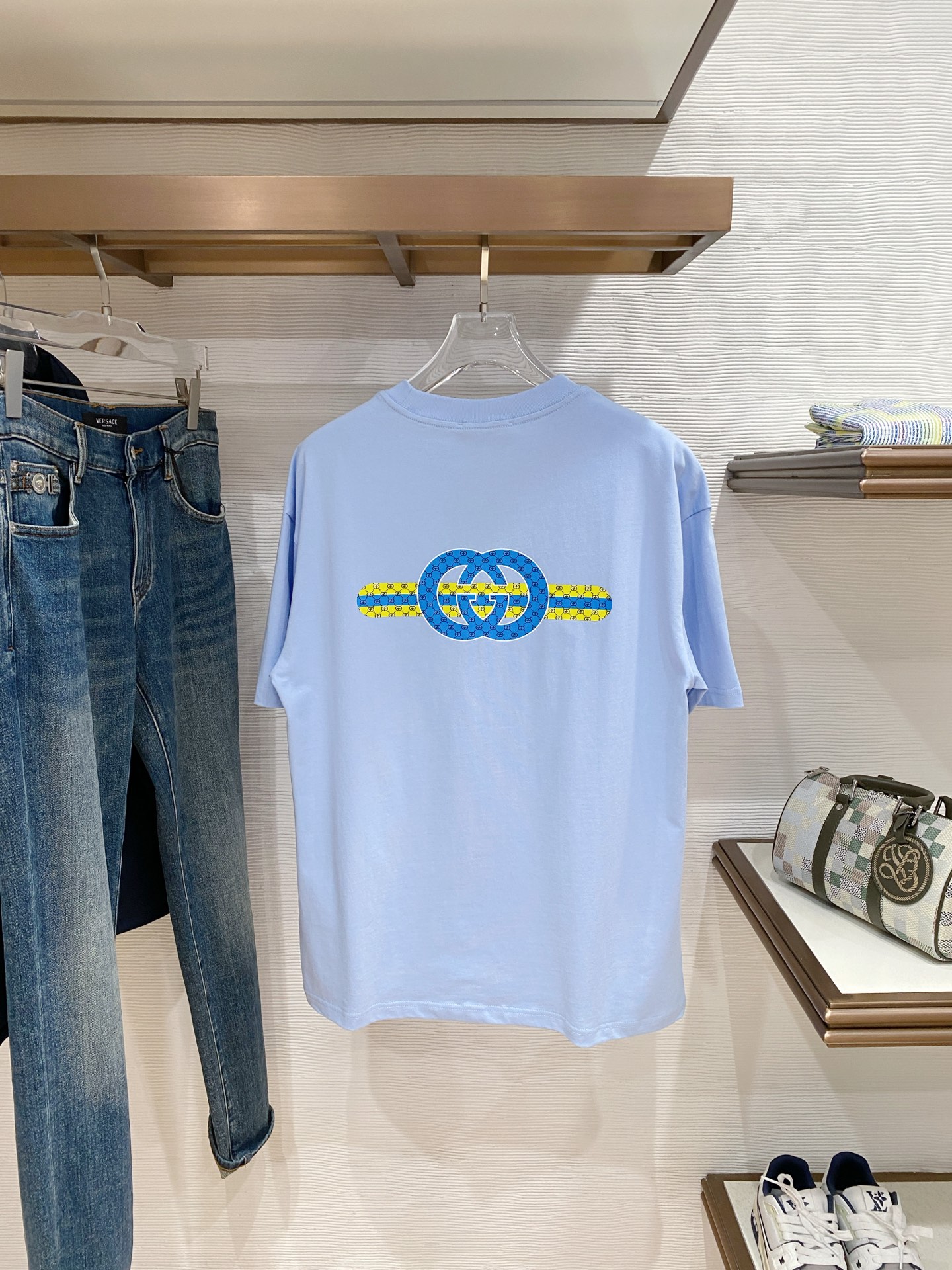 🌟 GUCCI 古奇经典标识印花短袖T恤，采用280克纯棉面料，柔软透气，夏天穿超舒服! 细节满分，辨识
