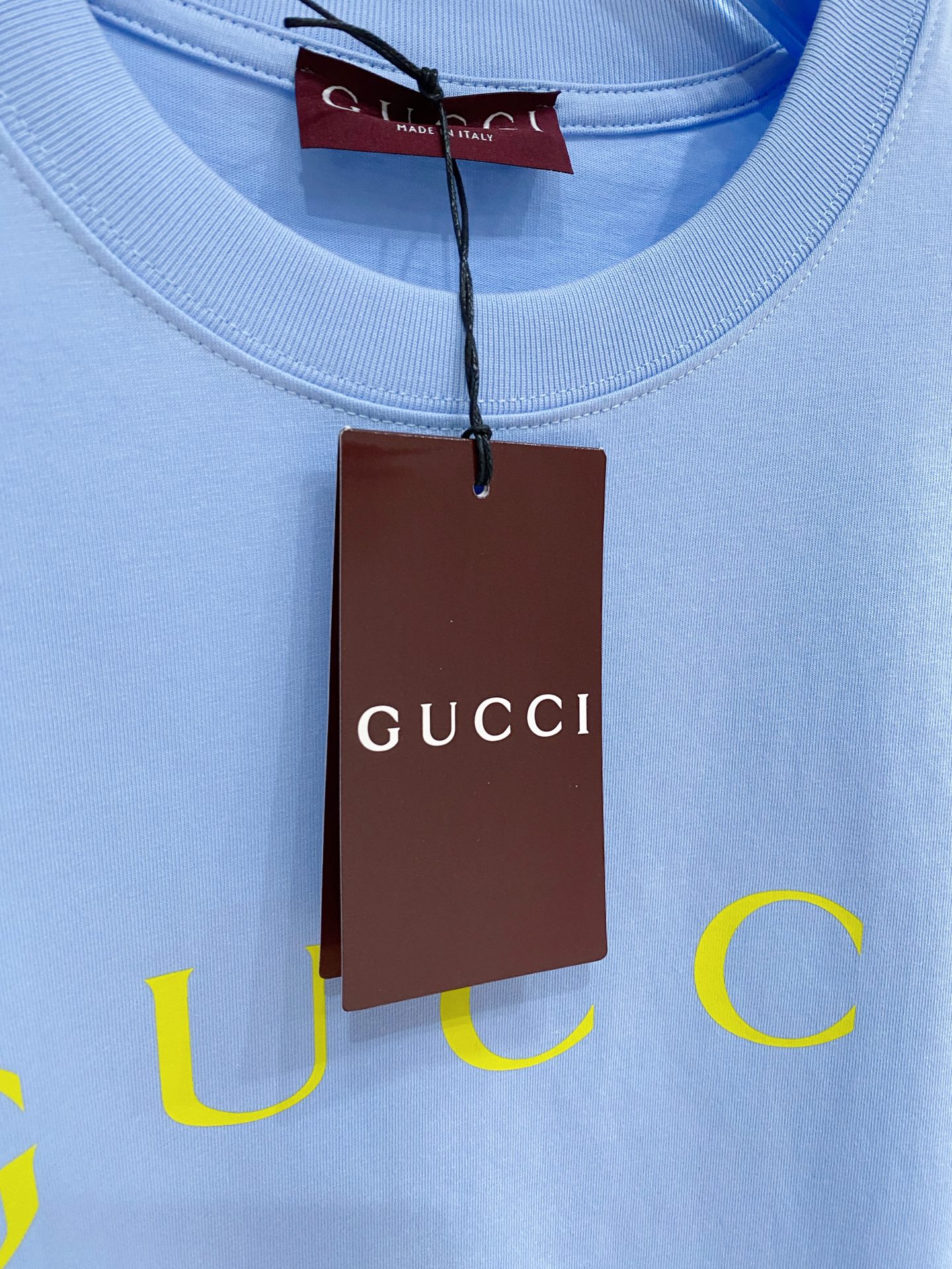 🌟 GUCCI 古奇经典标识印花短袖T恤，采用280克纯棉面料，柔软透气，夏天穿超舒服! 细节满分，辨识