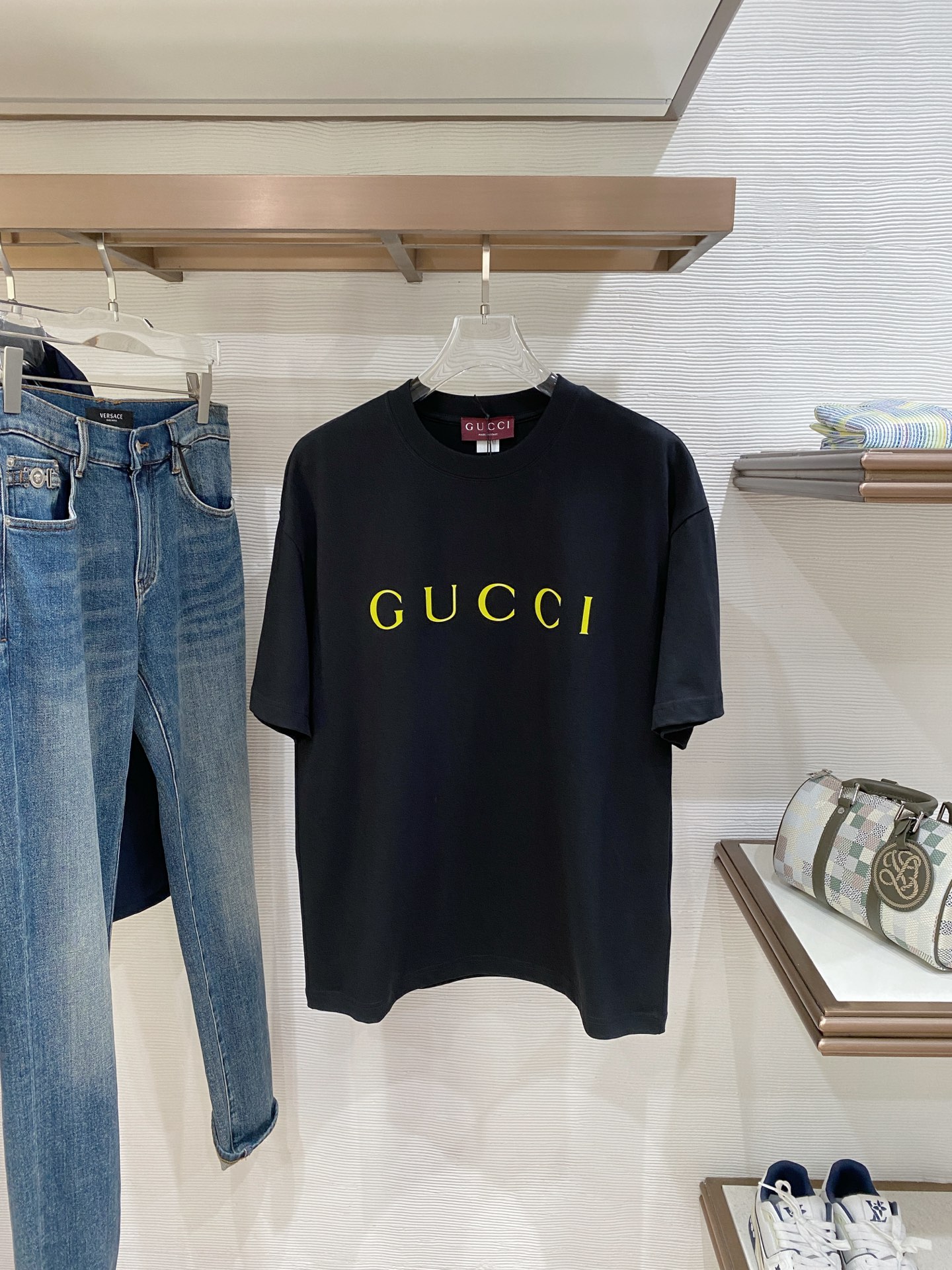 🌟 GUCCI 古奇经典标识印花短袖T恤，采用280克纯棉面料，柔软透气，夏天穿超舒服! 细节满分，辨识