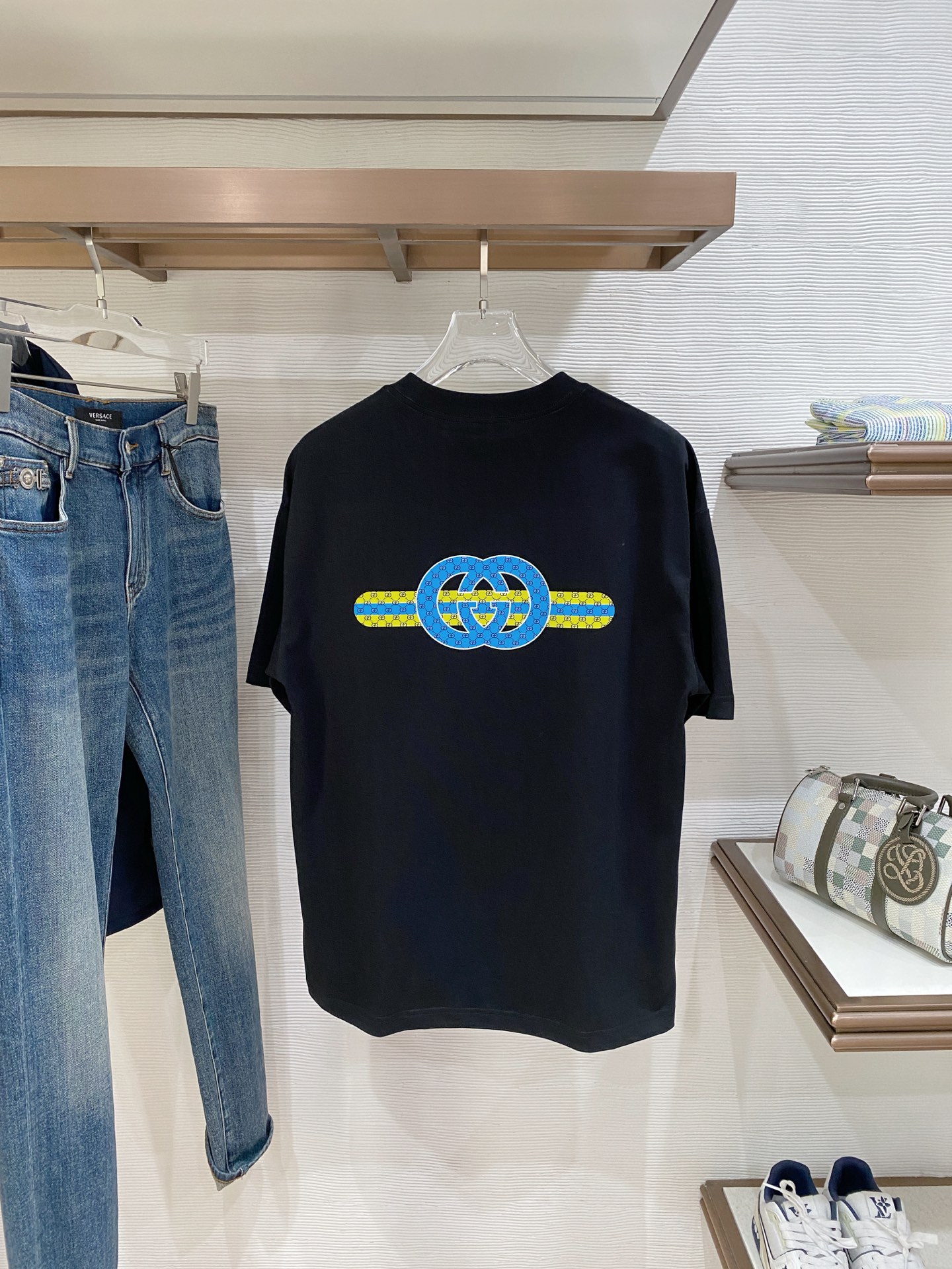 🌟 GUCCI 古奇经典标识印花短袖T恤，采用280克纯棉面料，柔软透气，夏天穿超舒服! 细节满分，辨识