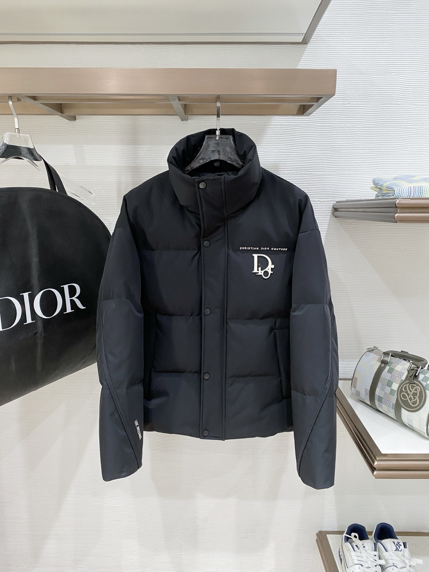 迪奥 2025秋冬新款羽绒服 原版1:1订制五金配件全进口原版定制 欢迎专柜对比 绝对的高品质 采用国标