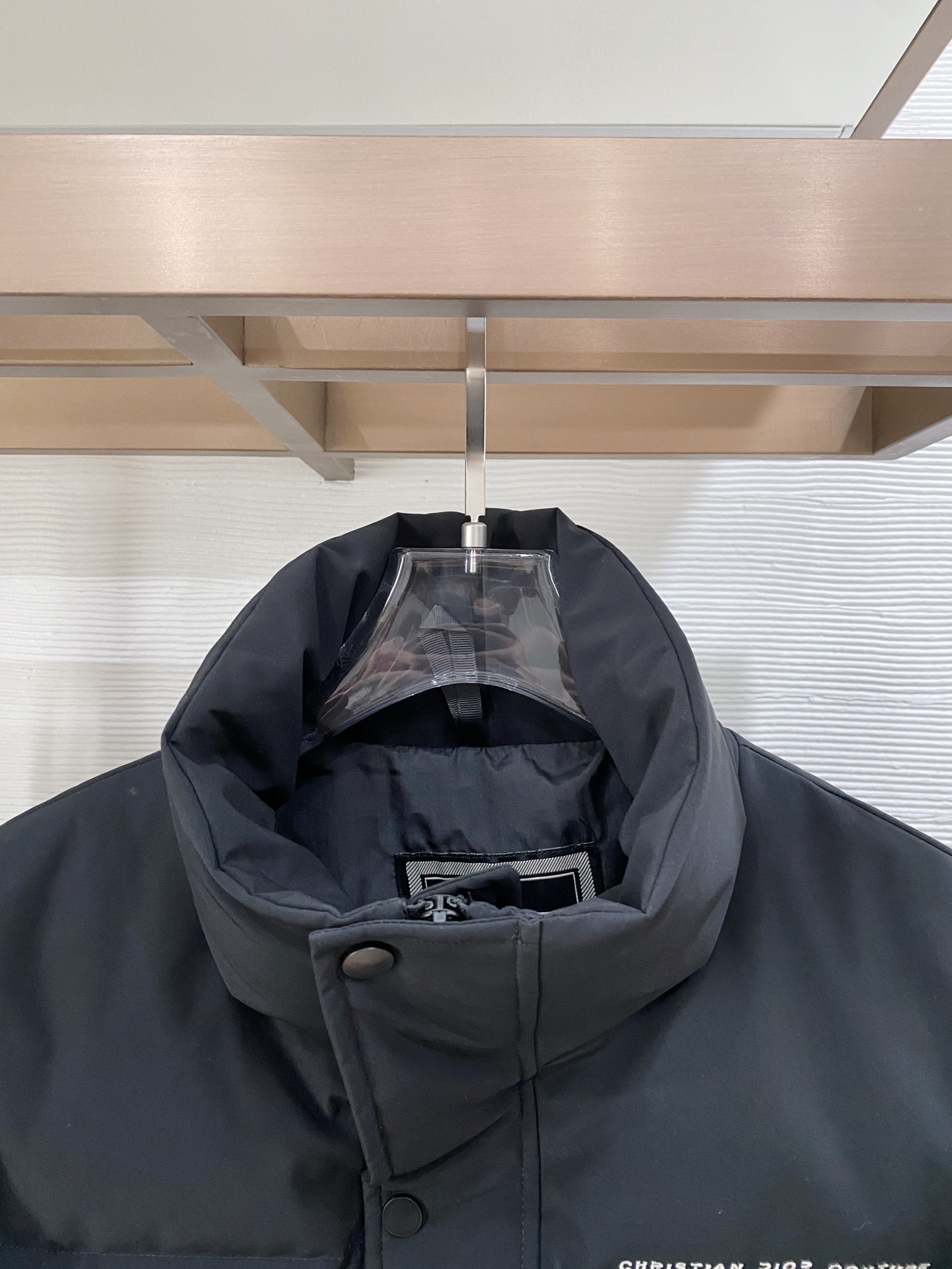 迪奥 2025秋冬新款羽绒服 原版1:1订制五金配件全进口原版定制 欢迎专柜对比 绝对的高品质 采用国标