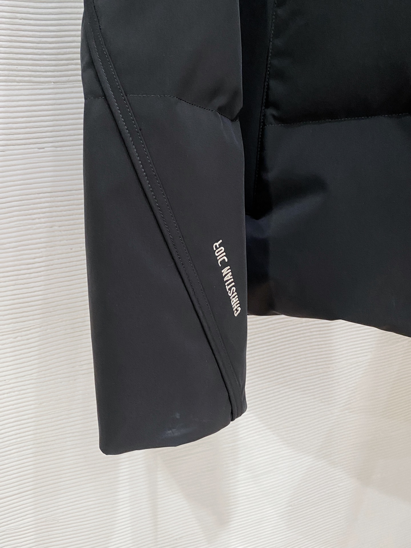 迪奥 2025秋冬新款羽绒服 原版1:1订制五金配件全进口原版定制 欢迎专柜对比 绝对的高品质 采用国标