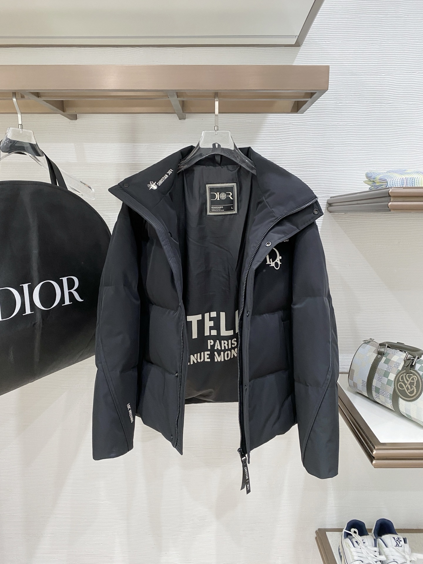 迪奥 2025秋冬新款羽绒服 原版1:1订制五金配件全进口原版定制 欢迎专柜对比 绝对的高品质 采用国标