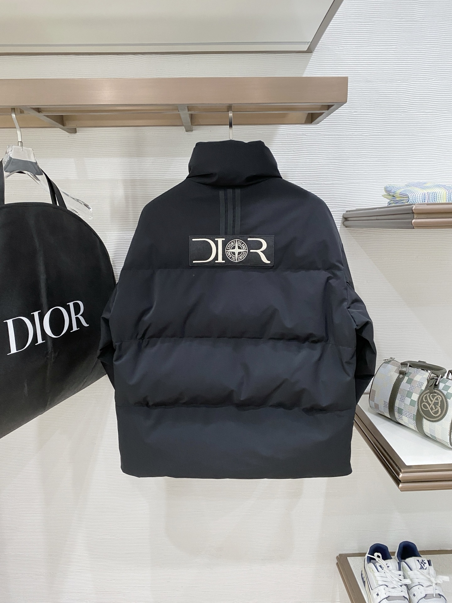 迪奥 2025秋冬新款羽绒服 原版1:1订制五金配件全进口原版定制 欢迎专柜对比 绝对的高品质 采用国标
