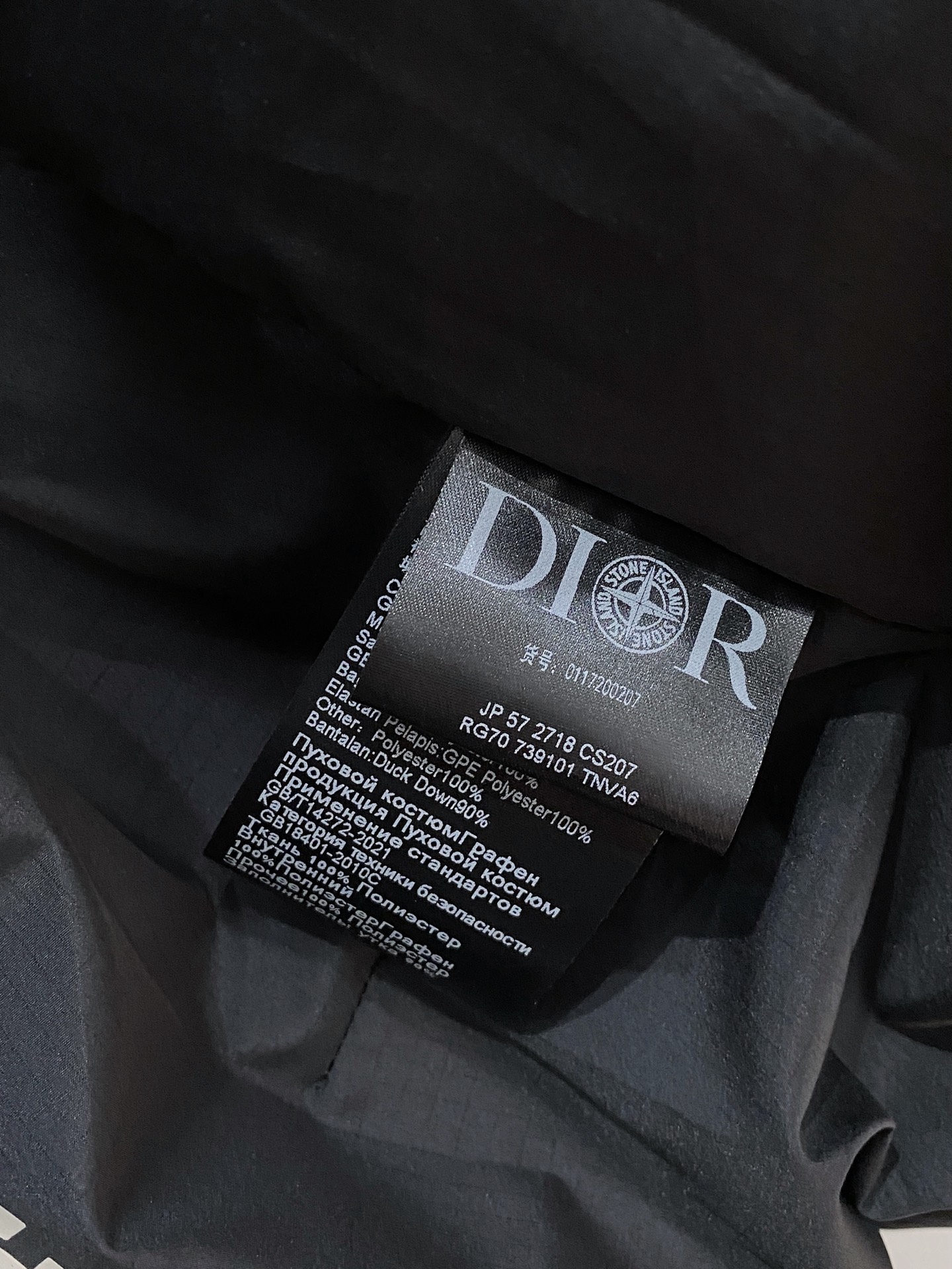 迪奥 2025秋冬新款羽绒服 原版1:1订制五金配件全进口原版定制 欢迎专柜对比 绝对的高品质 采用国标