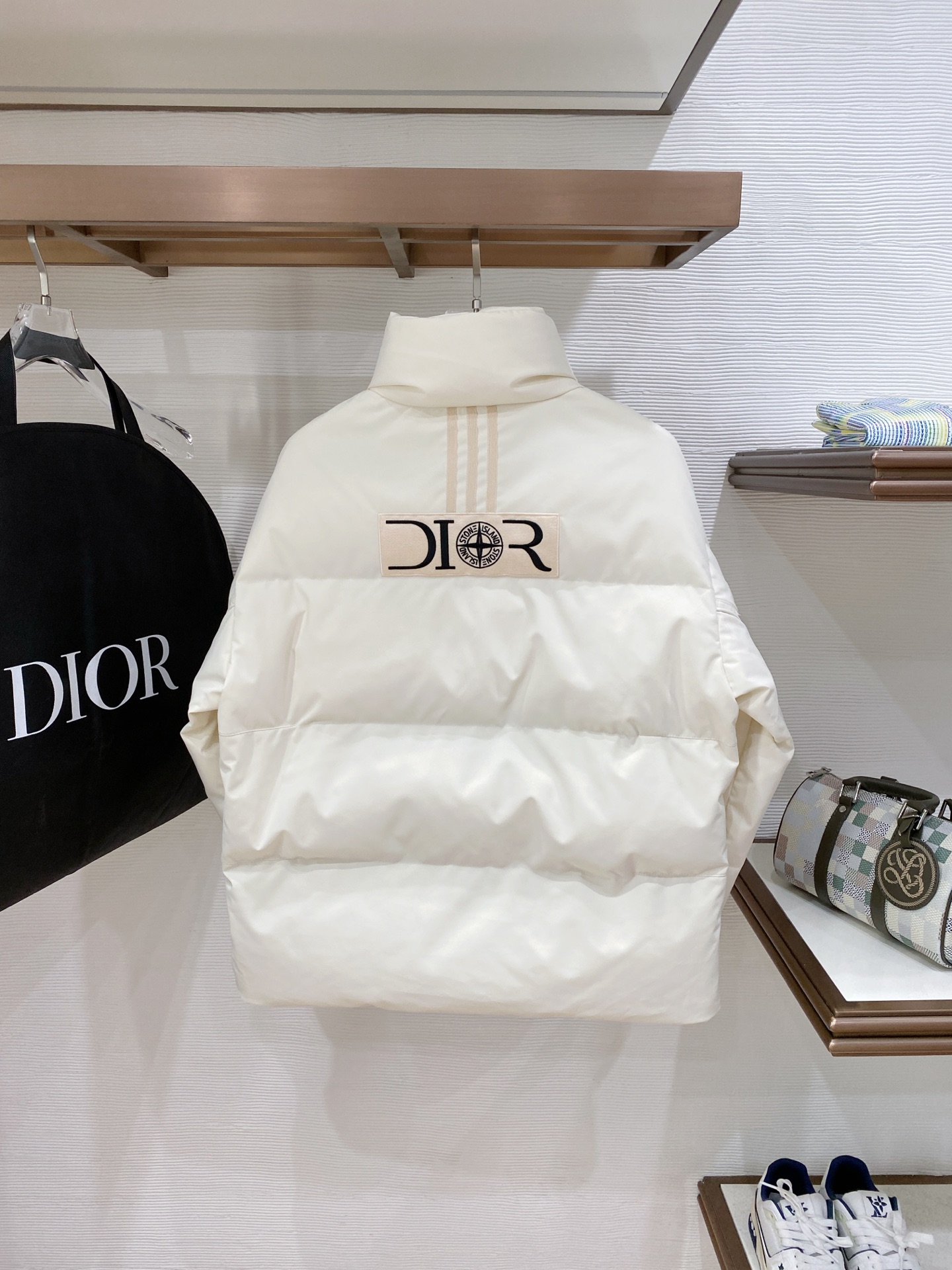 迪奥 2025秋冬新款羽绒服 原版1:1订制五金配件全进口原版定制 欢迎专柜对比 绝对的高品质 采用国标