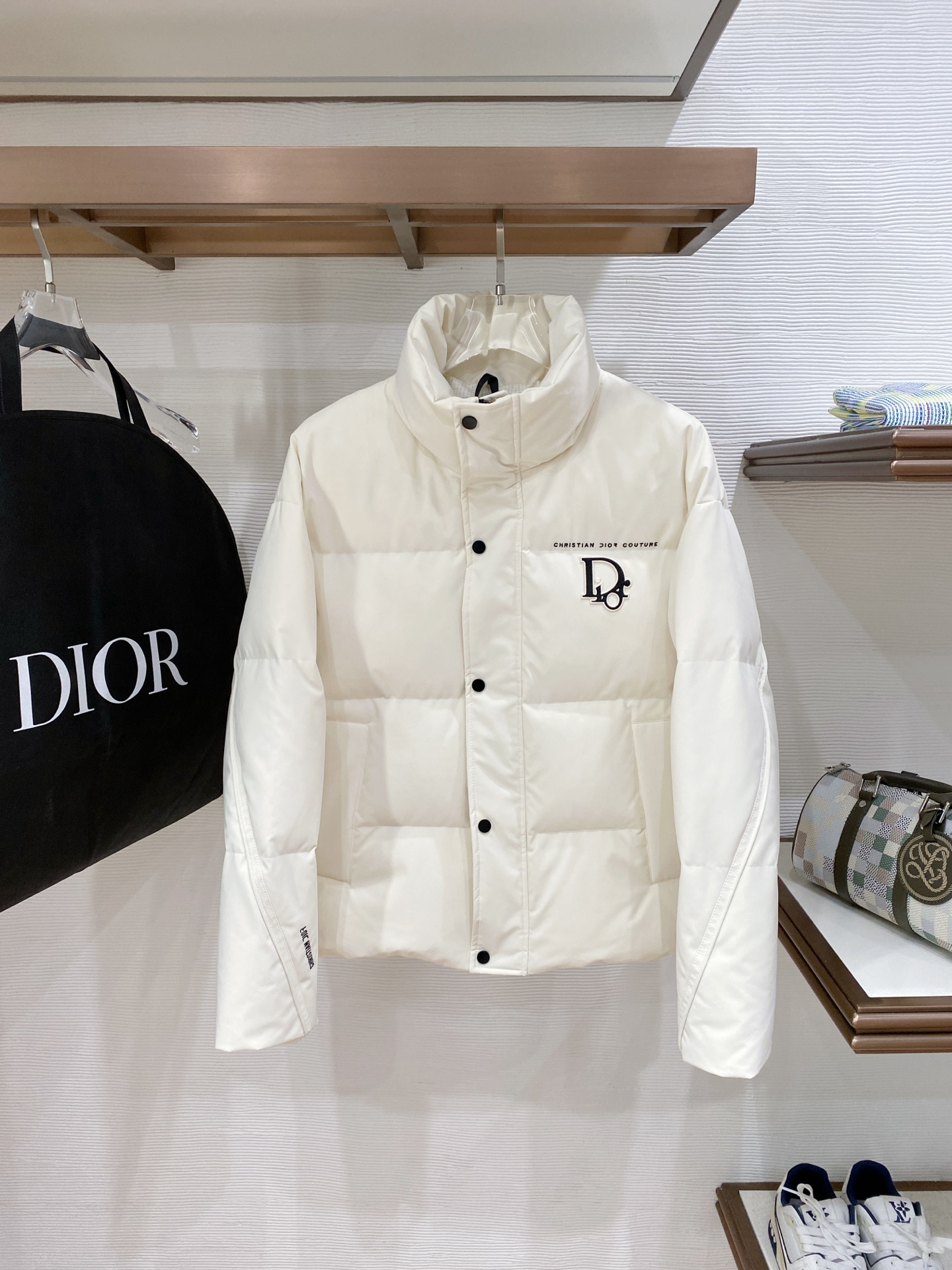 迪奥 2025秋冬新款羽绒服 原版1:1订制五金配件全进口原版定制 欢迎专柜对比 绝对的高品质 采用国标