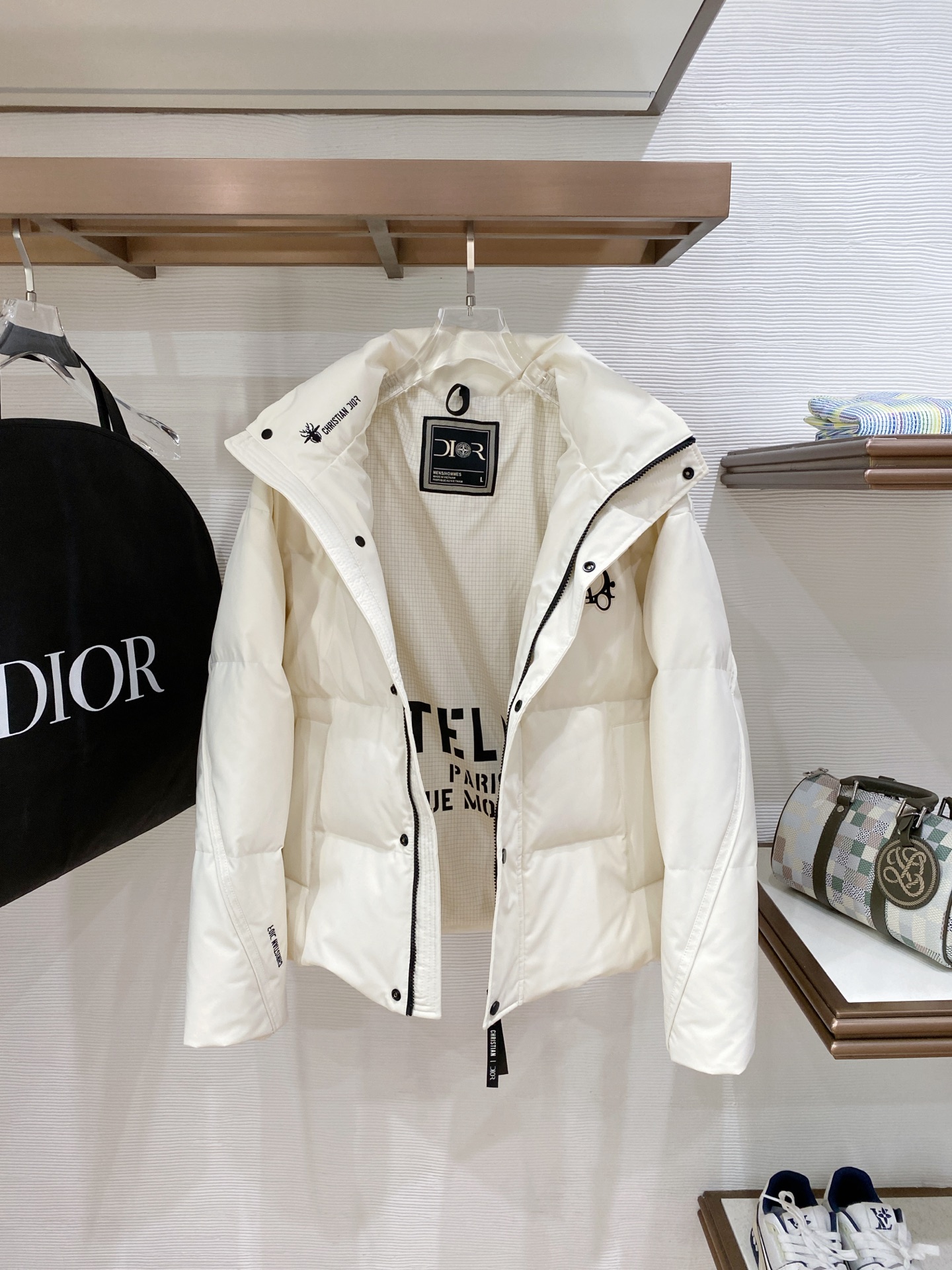 迪奥 2025秋冬新款羽绒服 原版1:1订制五金配件全进口原版定制 欢迎专柜对比 绝对的高品质 采用国标