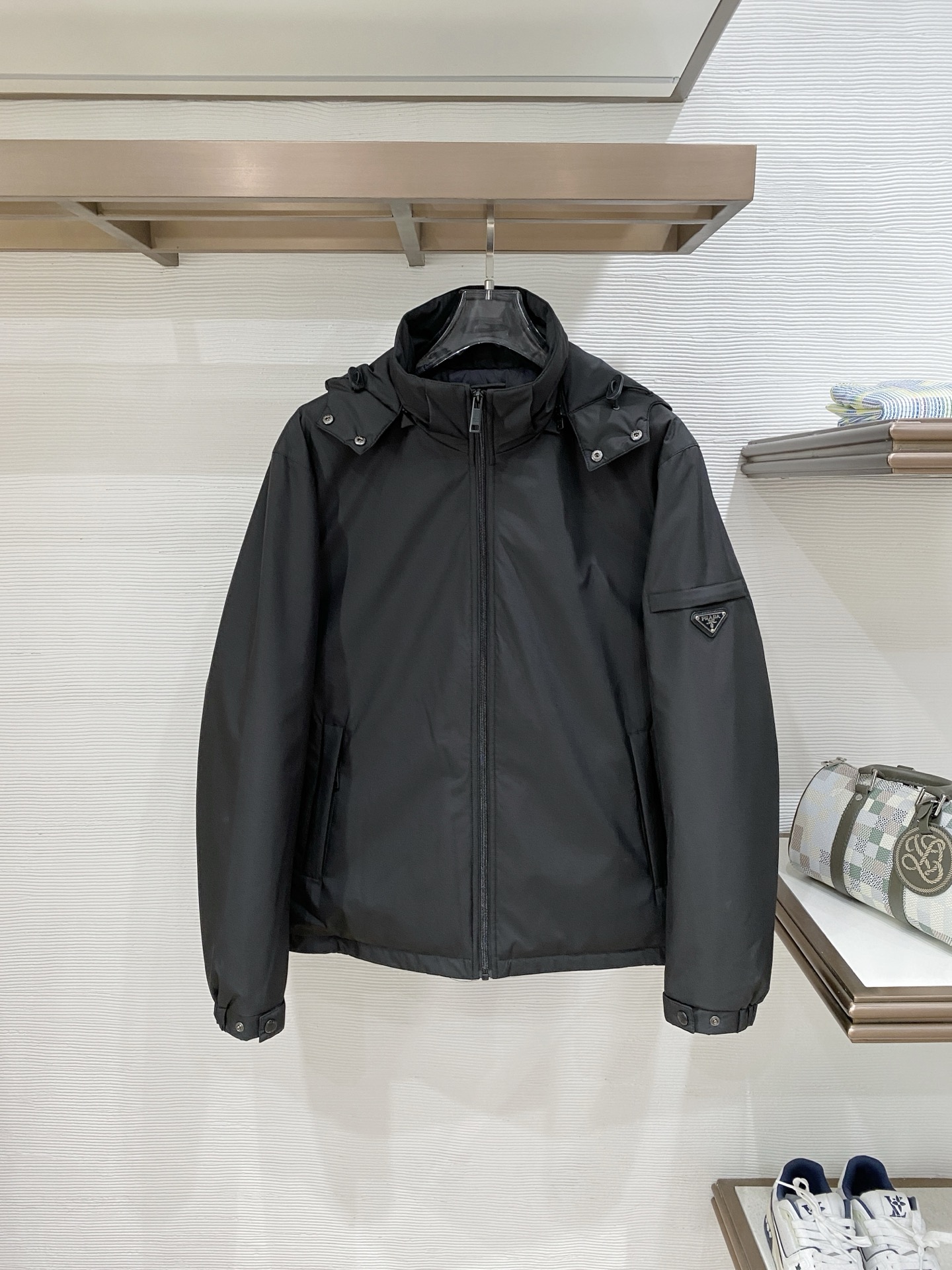 普拉达 2025秋冬新款羽绒服 原版1:1订制五金配件全进口原版定制 欢迎专柜对比 绝对的高品质 采用国