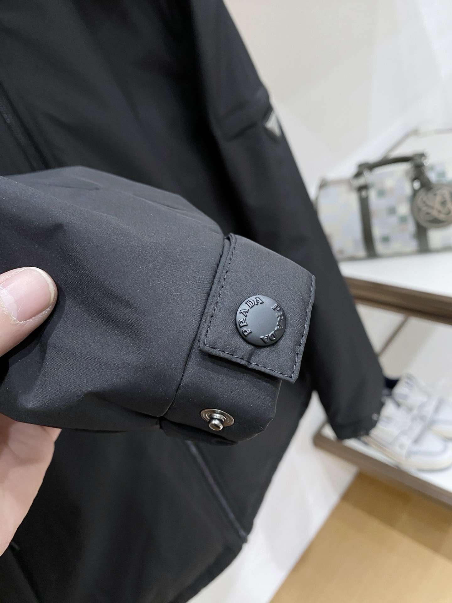 普拉达 2025秋冬新款羽绒服 原版1:1订制五金配件全进口原版定制 欢迎专柜对比 绝对的高品质 采用国