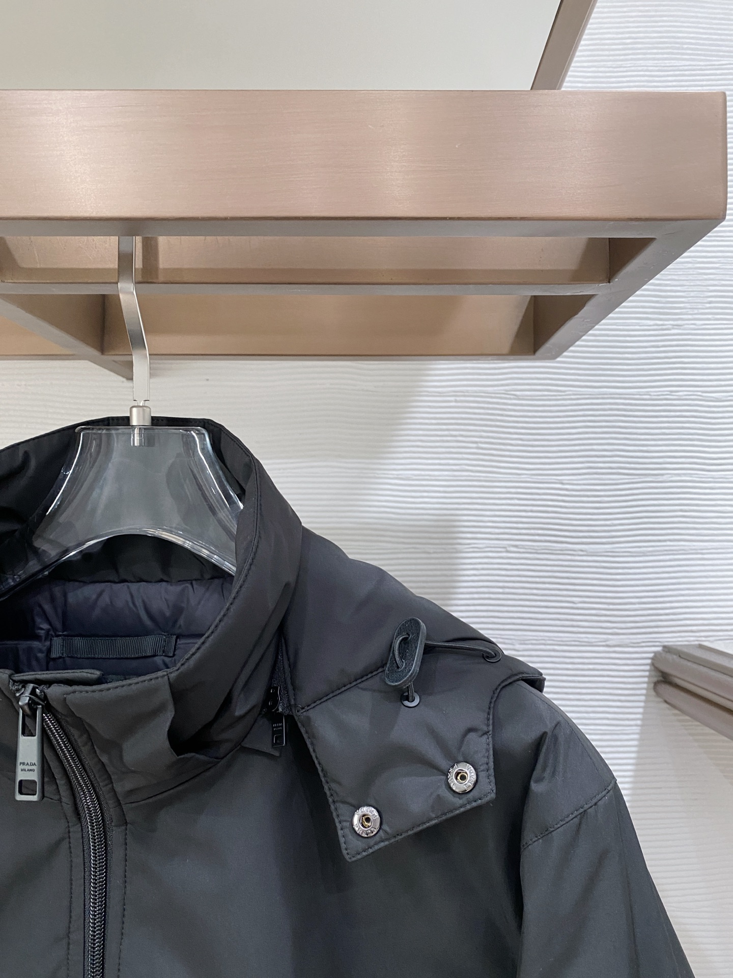 普拉达 2025秋冬新款羽绒服 原版1:1订制五金配件全进口原版定制 欢迎专柜对比 绝对的高品质 采用国