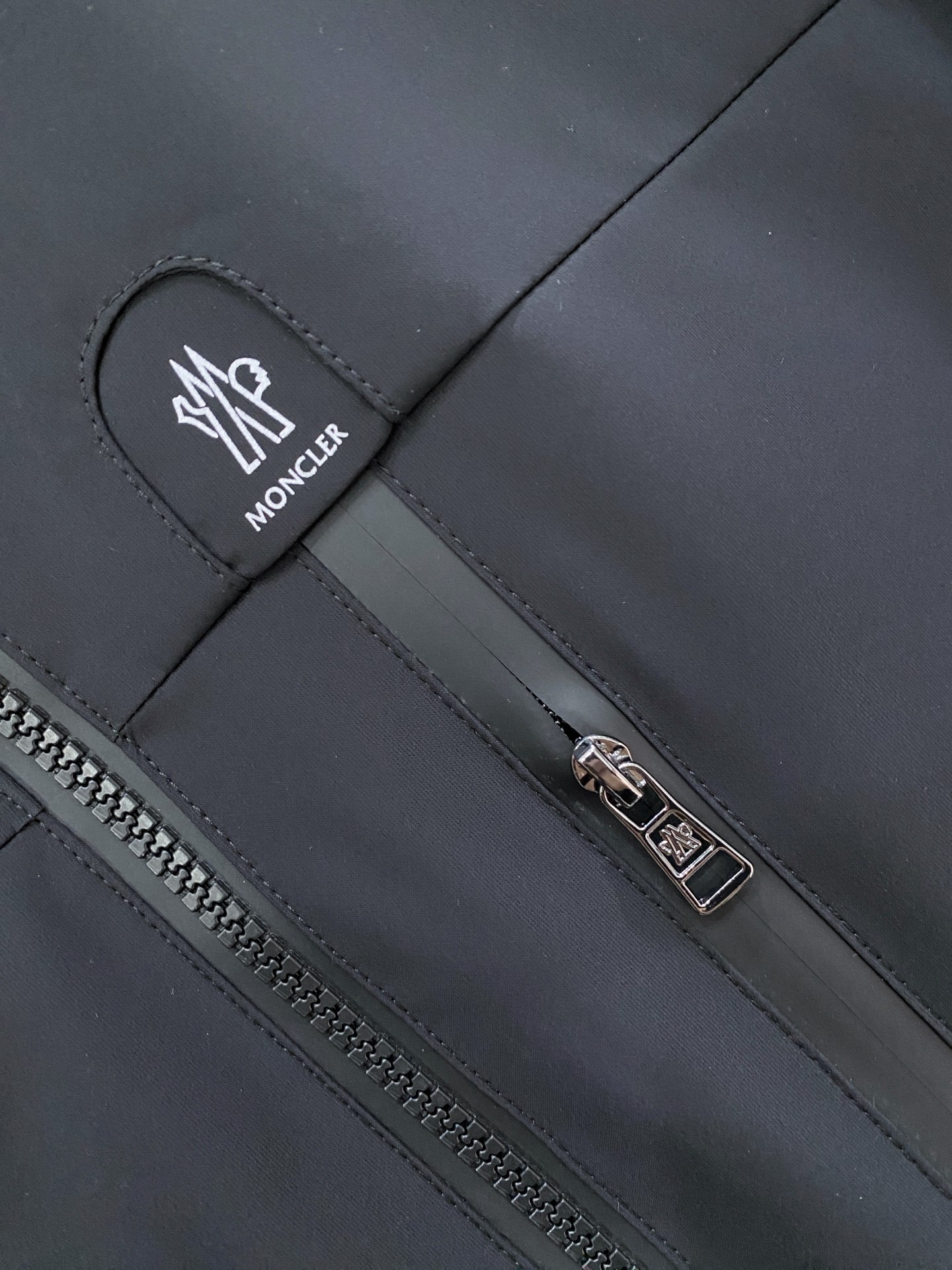 蒙口 2025秋冬新款羽绒服 原版1:1订制五金配件全进口原版定制 欢迎专柜对比 绝对的高品质 采用国标