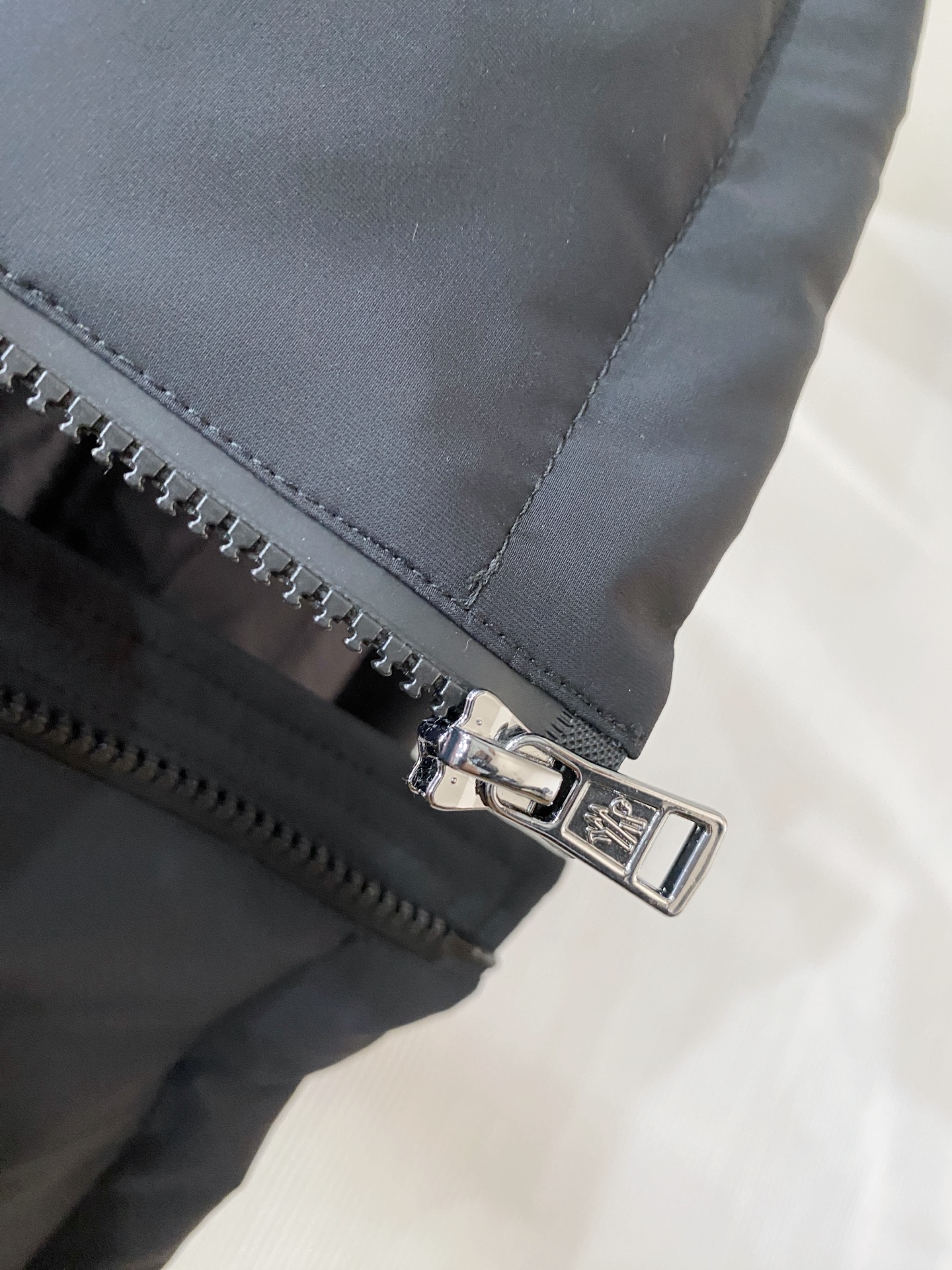 蒙口 2025秋冬新款羽绒服 原版1:1订制五金配件全进口原版定制 欢迎专柜对比 绝对的高品质 采用国标