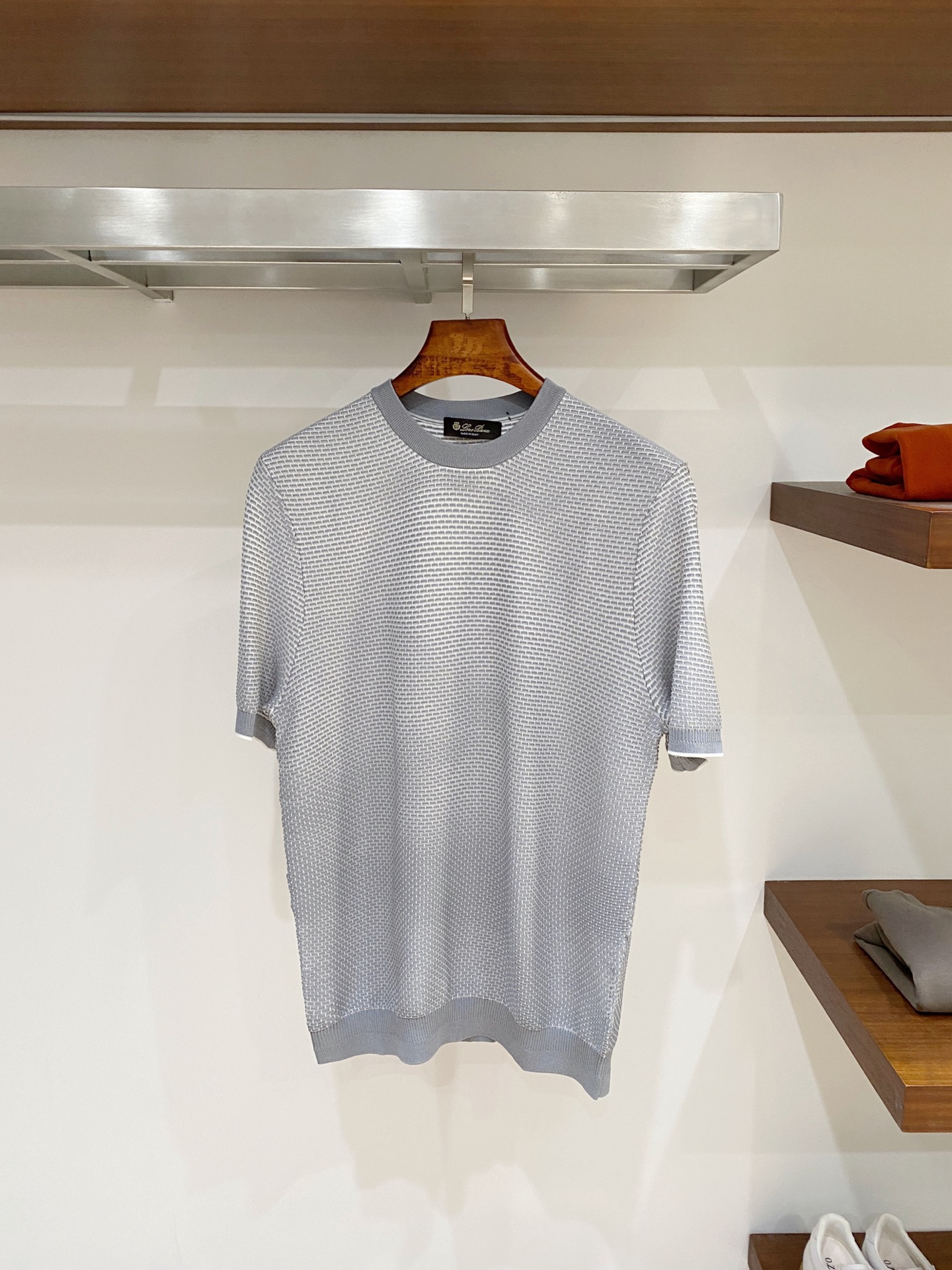 NO:711920,Top quality can be released simultaneously on the official website of the counter after the new year! All auxiliary materials are original custom-made and genuine orders from trading companies. Advanced custom-made imported fabrics are extracted from natural plant fibers. They are lighter and thinner than ordinary cotton fabrics. They are soft to the touch and comfortable to wear. They are not easy to irritate the skin at all. The fabric has good hygroscopicity and breathability. Size: 48-56,,19860909可年后顶级品质>专柜官网同步发售！辅料全部原版定制出品,贸易公司真品订单.高级定制进口面料,以天然植物纖維提炼出来,比一般棉织物轻薄 手感柔软,穿着舒适 完全不易有刺激皮肤 面料吸湿性、透气性良好 尺码: 48-56,,,Men's clothing