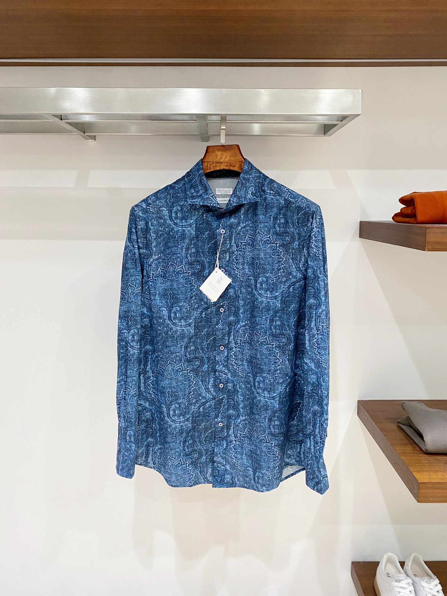 NO:691380,Top quality> (fine shirts) are on sale simultaneously on the official website of the counter! All auxiliary materials are original custom-made and genuine orders from trading companies. Advanced custom-made imported fabrics are extracted from natural plant fibers. They are lighter and thinner than ordinary cotton fabrics. They are soft to the touch and comfortable to wear. They are not likely to irritate the skin at all. The fabric has good hygroscopicity and breathability. Size: m-4xl, shirts,19860909顶级品质>(精品衬衫)专柜官网同步发售！辅料全部原版定制出品,贸易公司真品订单.高级定制进口面料,以天然植物纖維提炼出来,比一般棉织物轻薄 手感柔软,穿着舒适 完全不易有刺激皮肤 面料吸湿性、透气性良好 尺码: m-4xl,,shirts,,Men's clothing