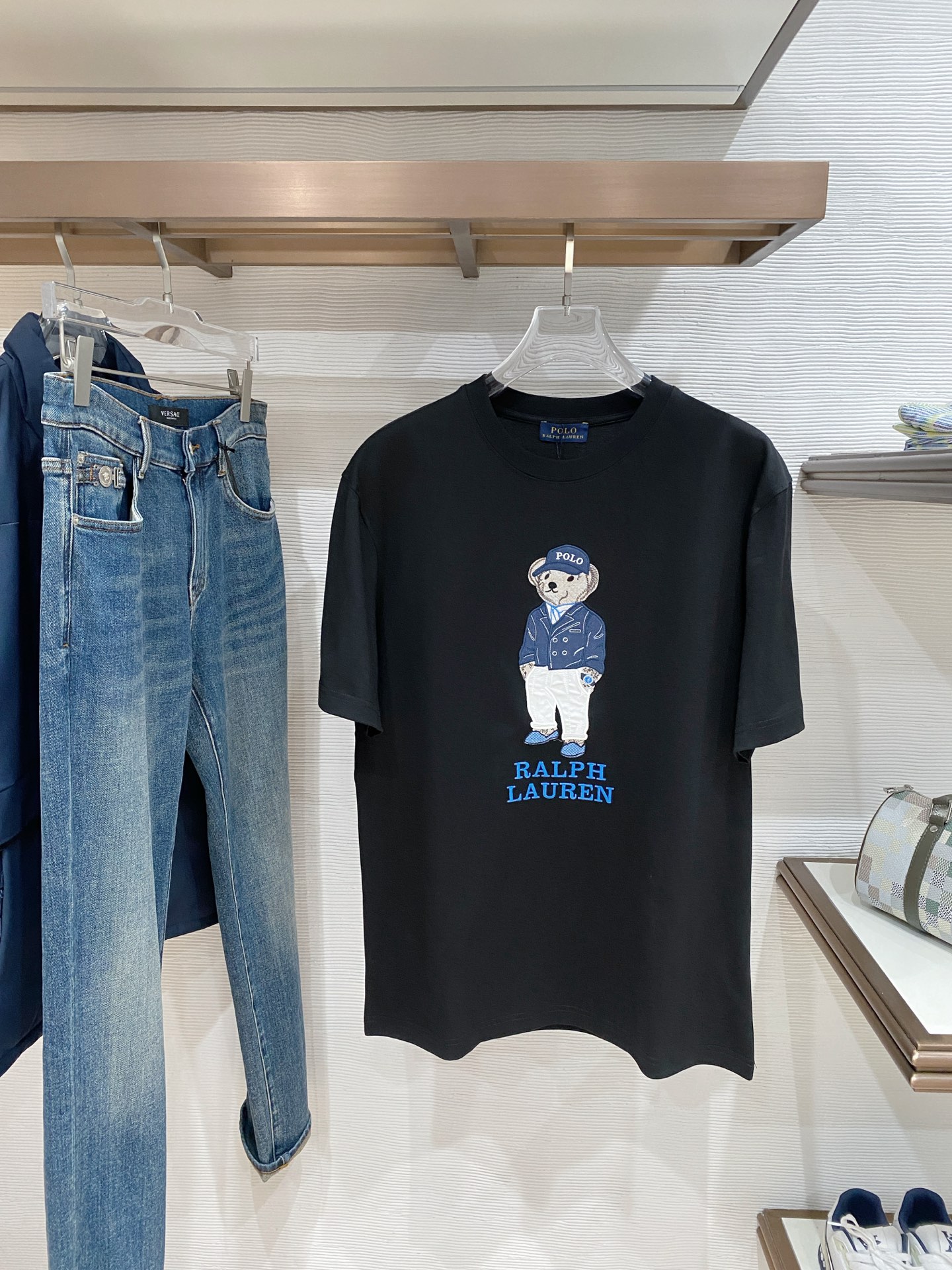拉夫劳伦家。2026春夏新款首发专柜最新款短袖圆领T恤 高端订制 设计前卫时尚！品牌logo重工艺设计 