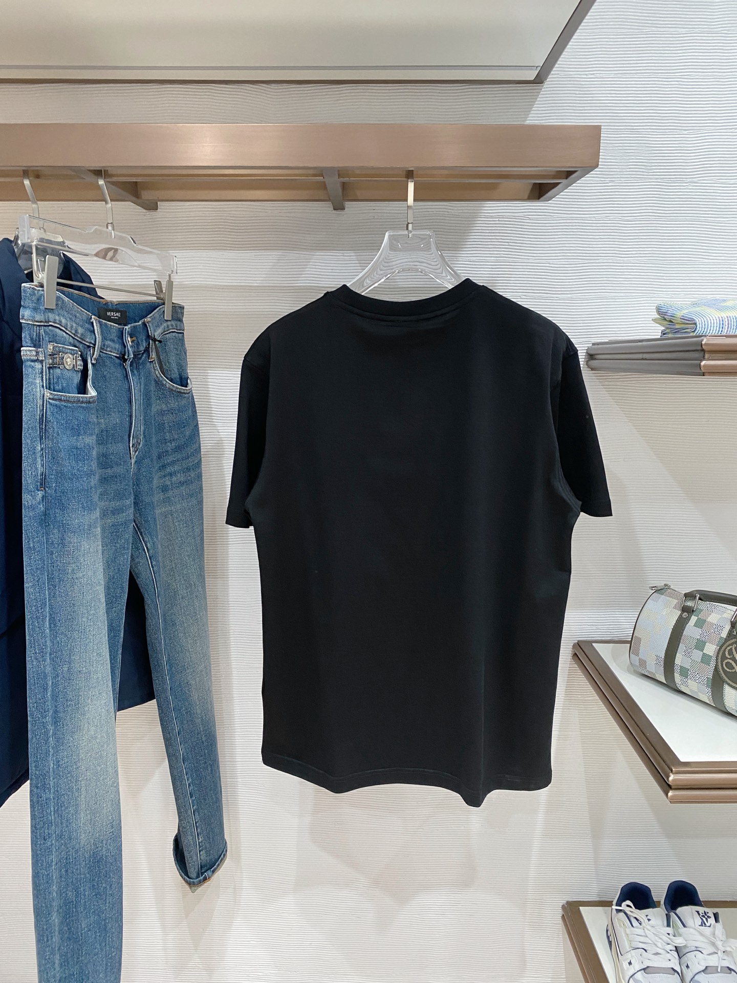 拉夫劳伦家。2026春夏新款首发专柜最新款短袖圆领T恤 高端订制 设计前卫时尚！品牌logo重工艺设计 