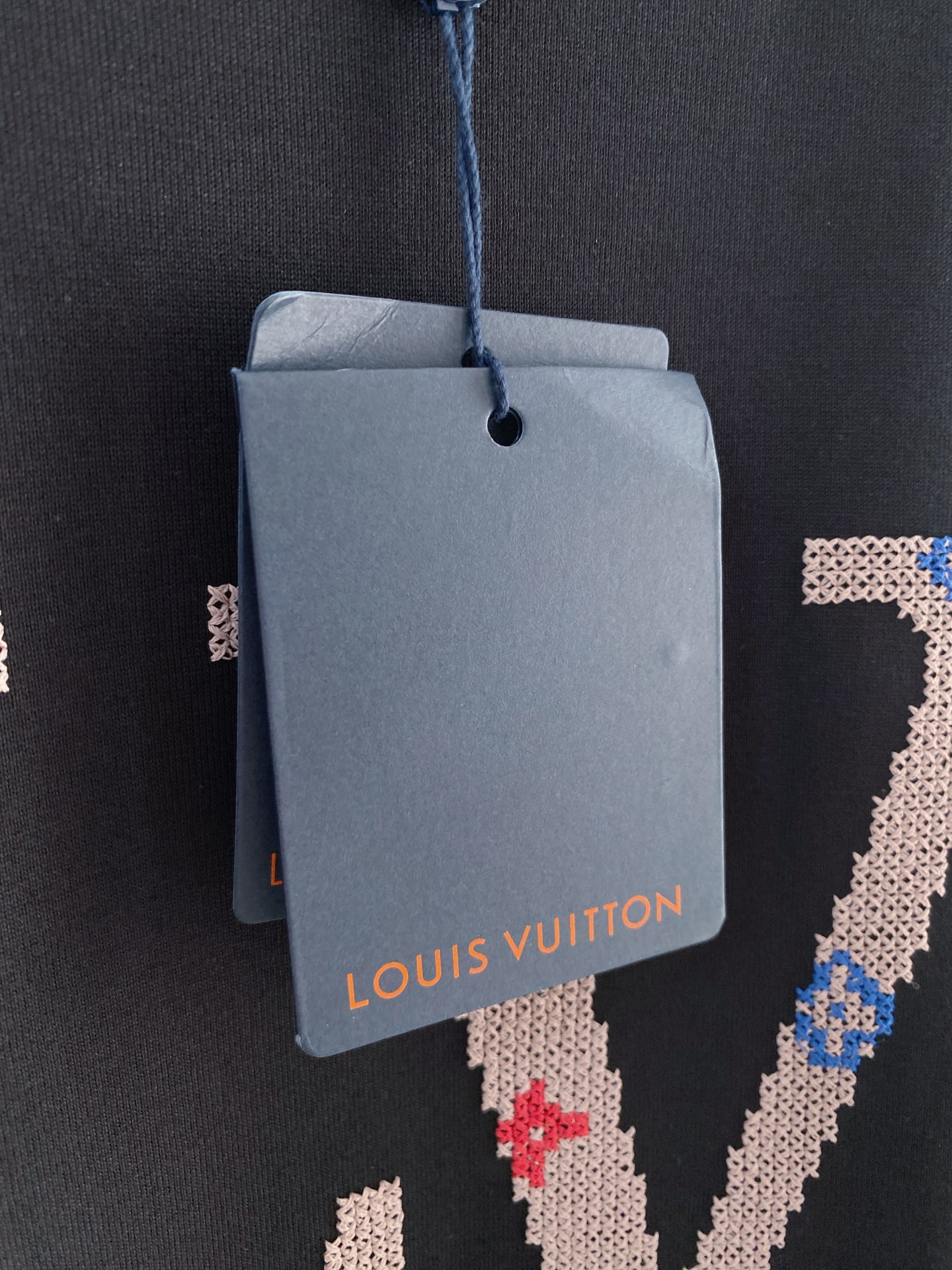 lv家。2026春夏新款首发专柜最新款短袖圆领T恤 高端订制 设计前卫时尚！品牌logo重工艺设计 高端