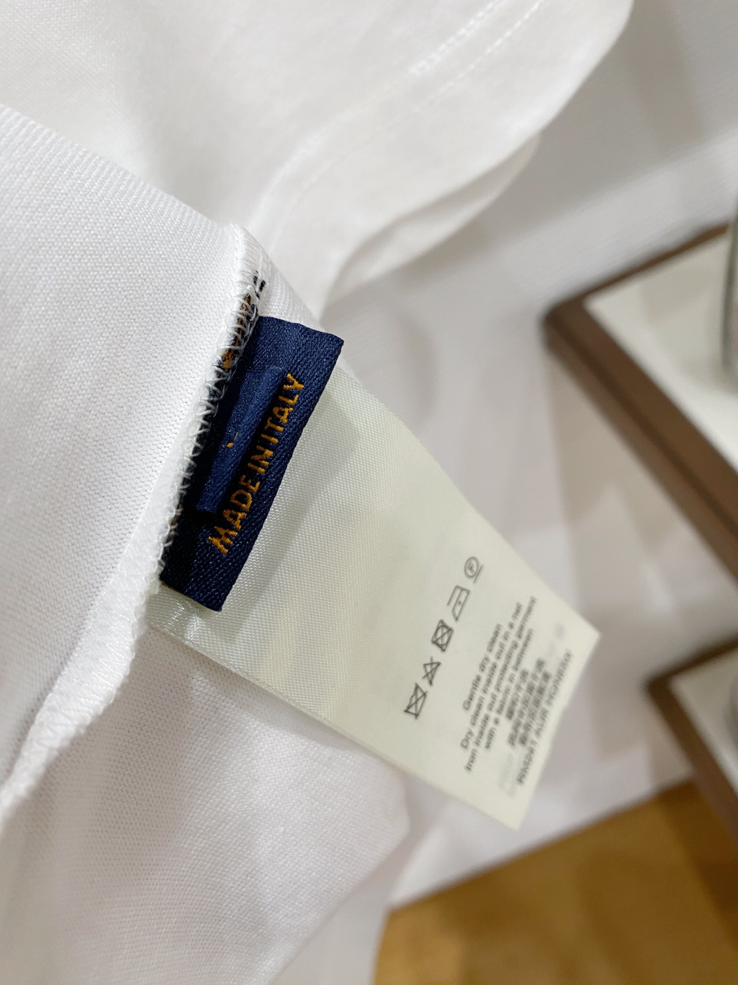 lv家。2026春夏新款首发专柜最新款短袖圆领T恤 高端订制 设计前卫时尚！品牌logo重工艺设计 高端