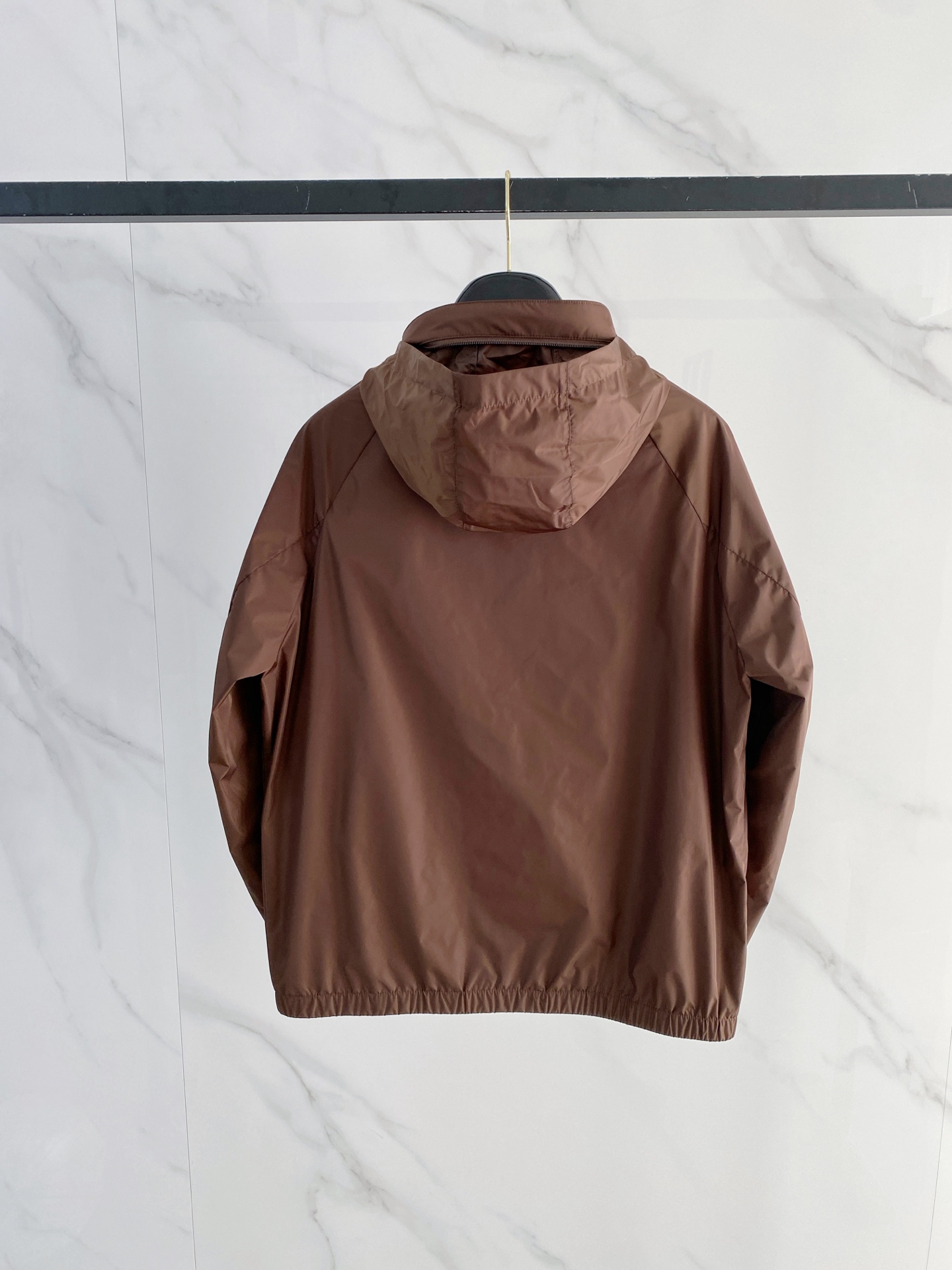 Prada 普拉达 2026ss春夏新款连帽休闲夹克外套，专柜同步新品发售，商务休闲两不误！三角标彰显品