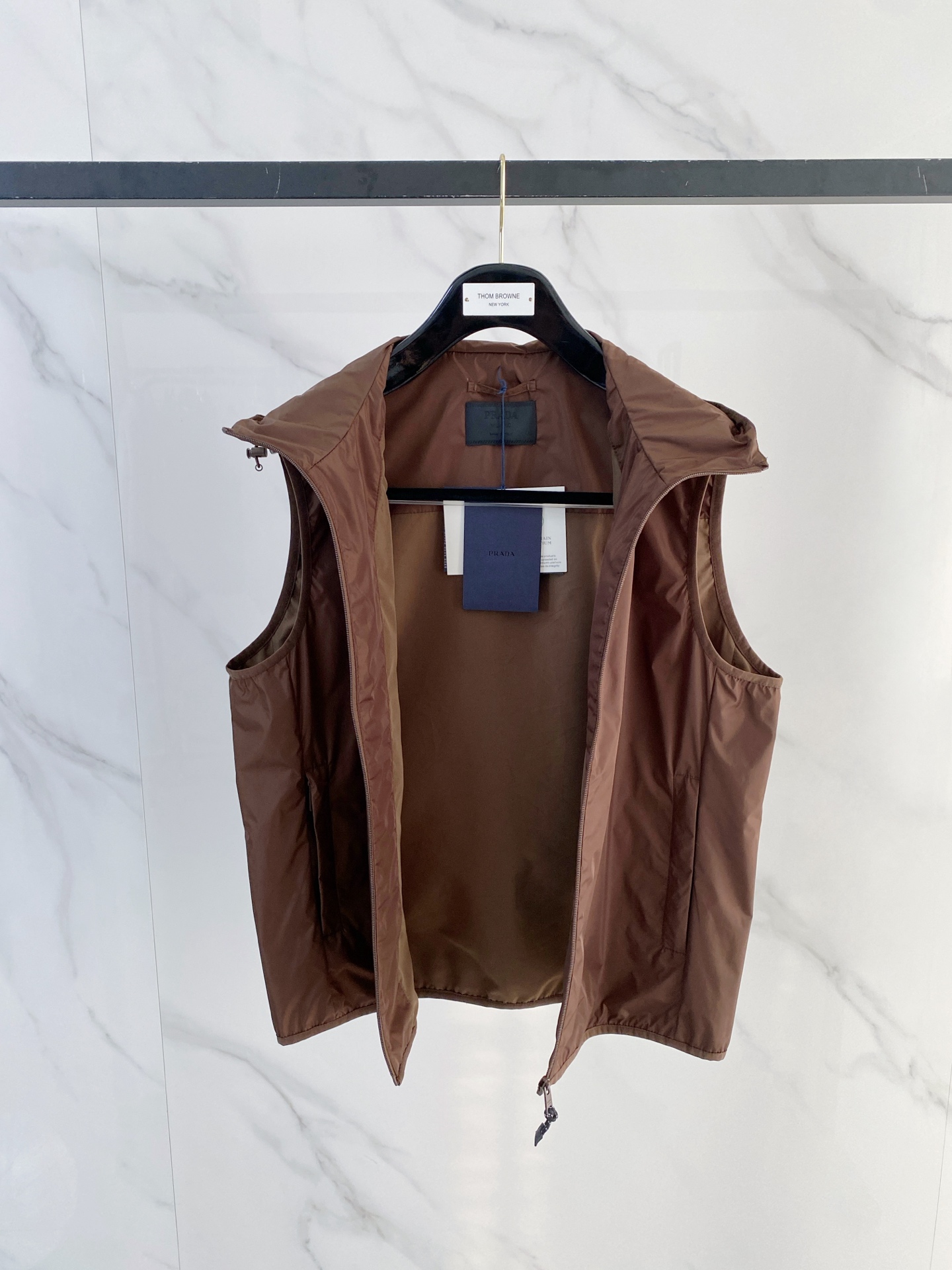 Prada 普拉达马甲2026ss春季新款夹克外套，专柜同步新品发售，商务休闲两不误！三角标彰显品牌奢华