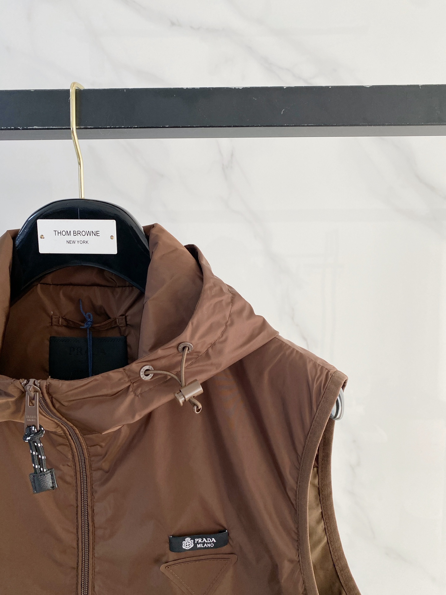 Prada 普拉达马甲2026ss春季新款夹克外套，专柜同步新品发售，商务休闲两不误！三角标彰显品牌奢华