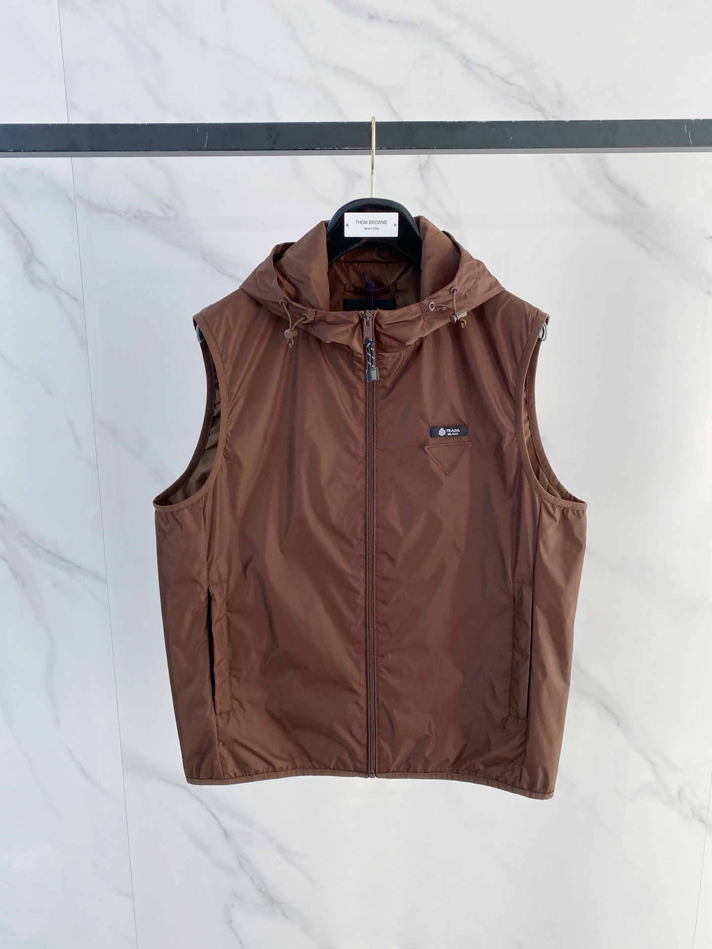 Prada 普拉达马甲2026ss春季新款夹克外套，专柜同步新品发售，商务休闲两不误！三角标彰显品牌奢华