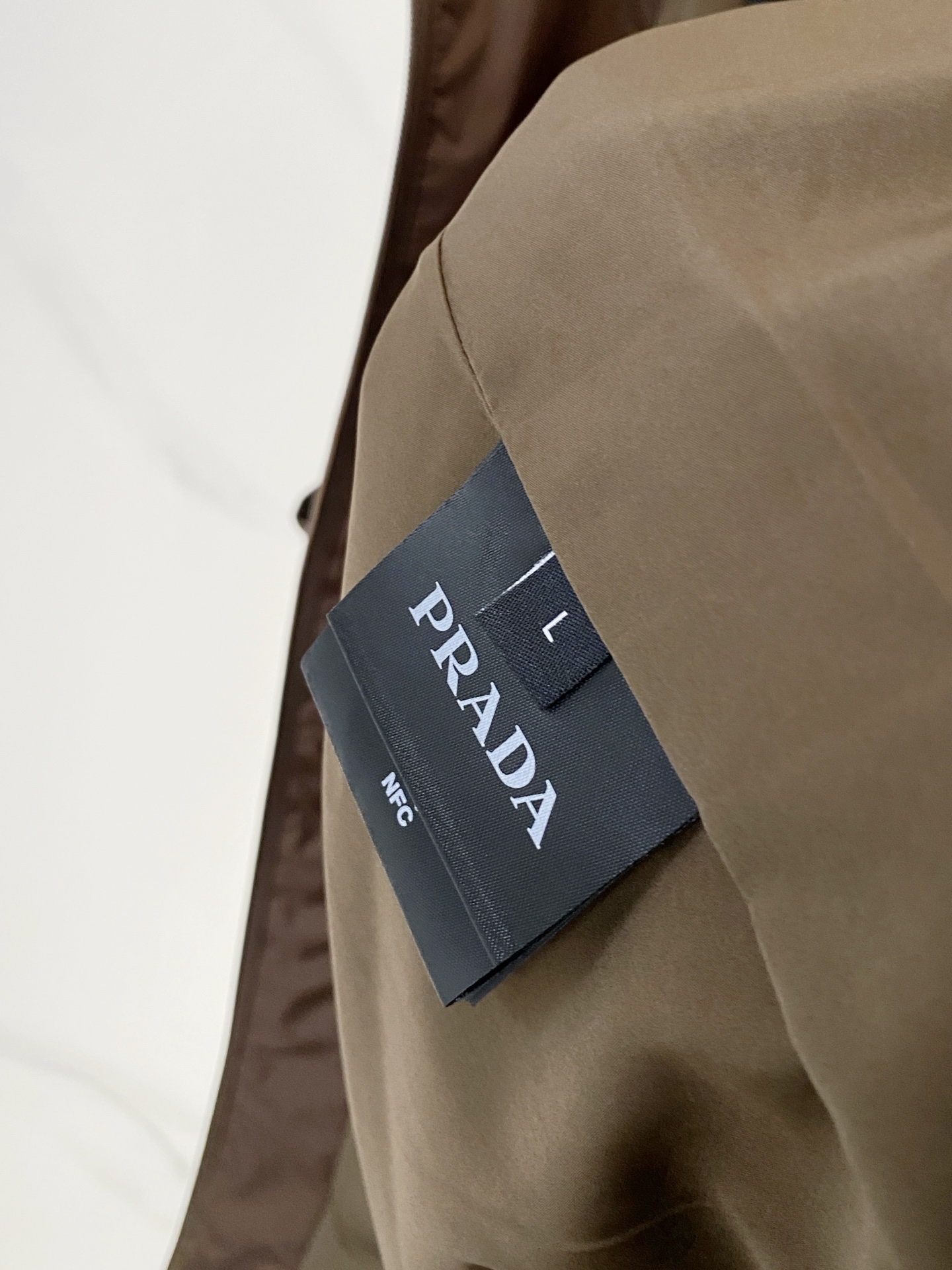 Prada 普拉达马甲2026ss春季新款夹克外套，专柜同步新品发售，商务休闲两不误！三角标彰显品牌奢华