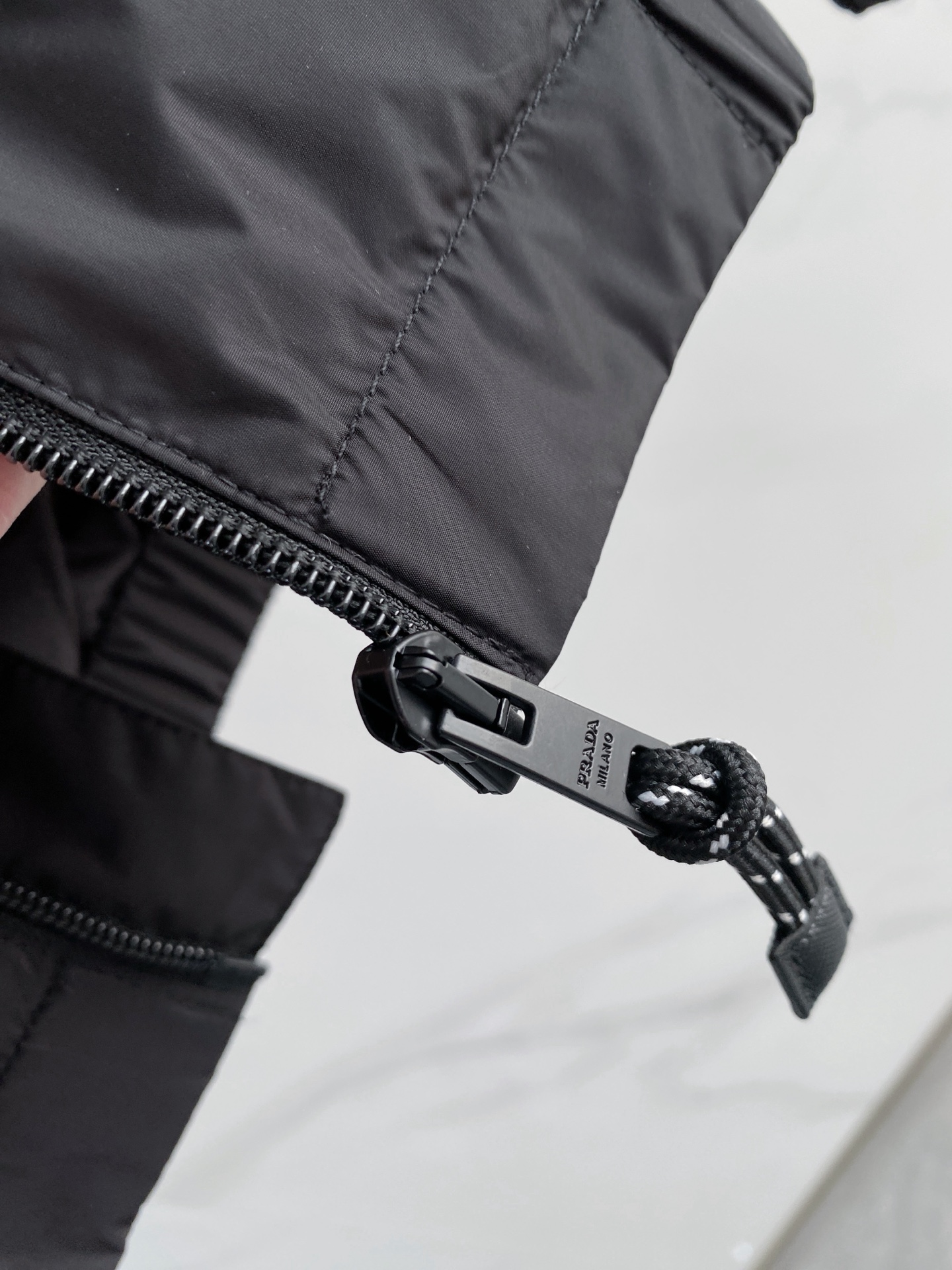 Prada 普拉达马甲2026ss春季新款夹克外套，专柜同步新品发售，商务休闲两不误！三角标彰显品牌奢华