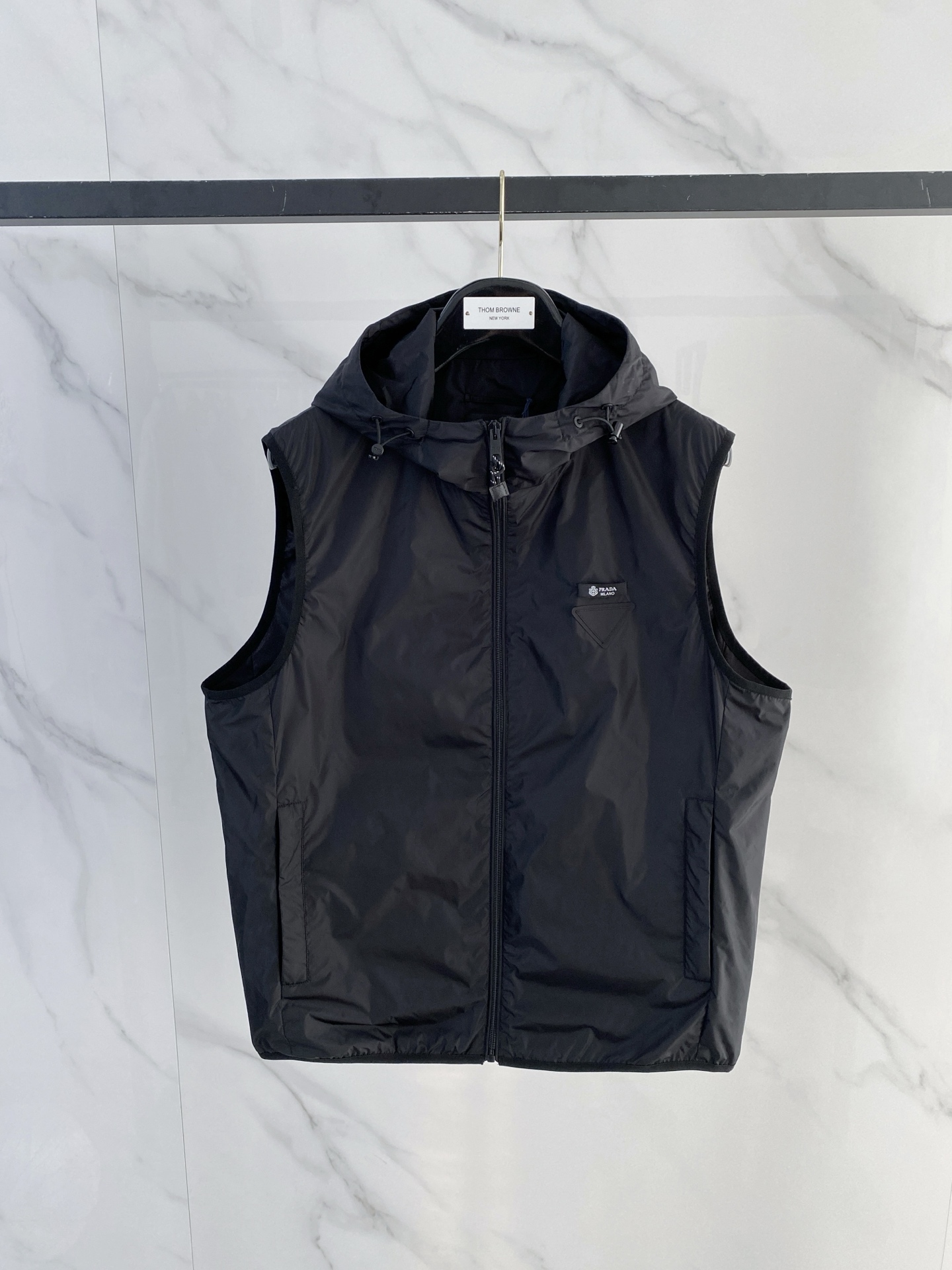 Prada 普拉达马甲2026ss春季新款夹克外套，专柜同步新品发售，商务休闲两不误！三角标彰显品牌奢华