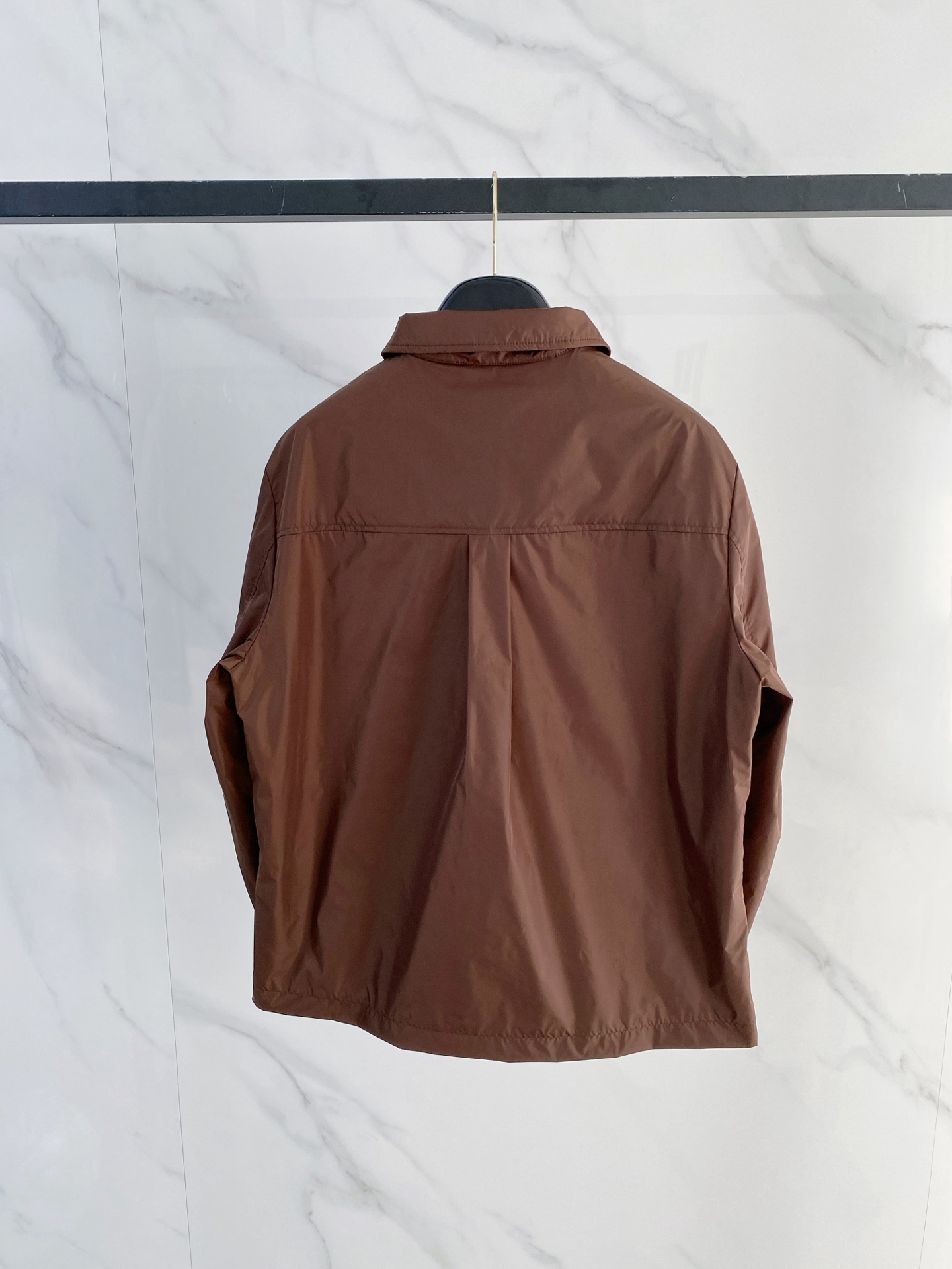 Prada 普拉达 2026ss春夏新款商务休闲夹克外套，专柜同步新品发售，商务休闲两不误！三角标彰显品