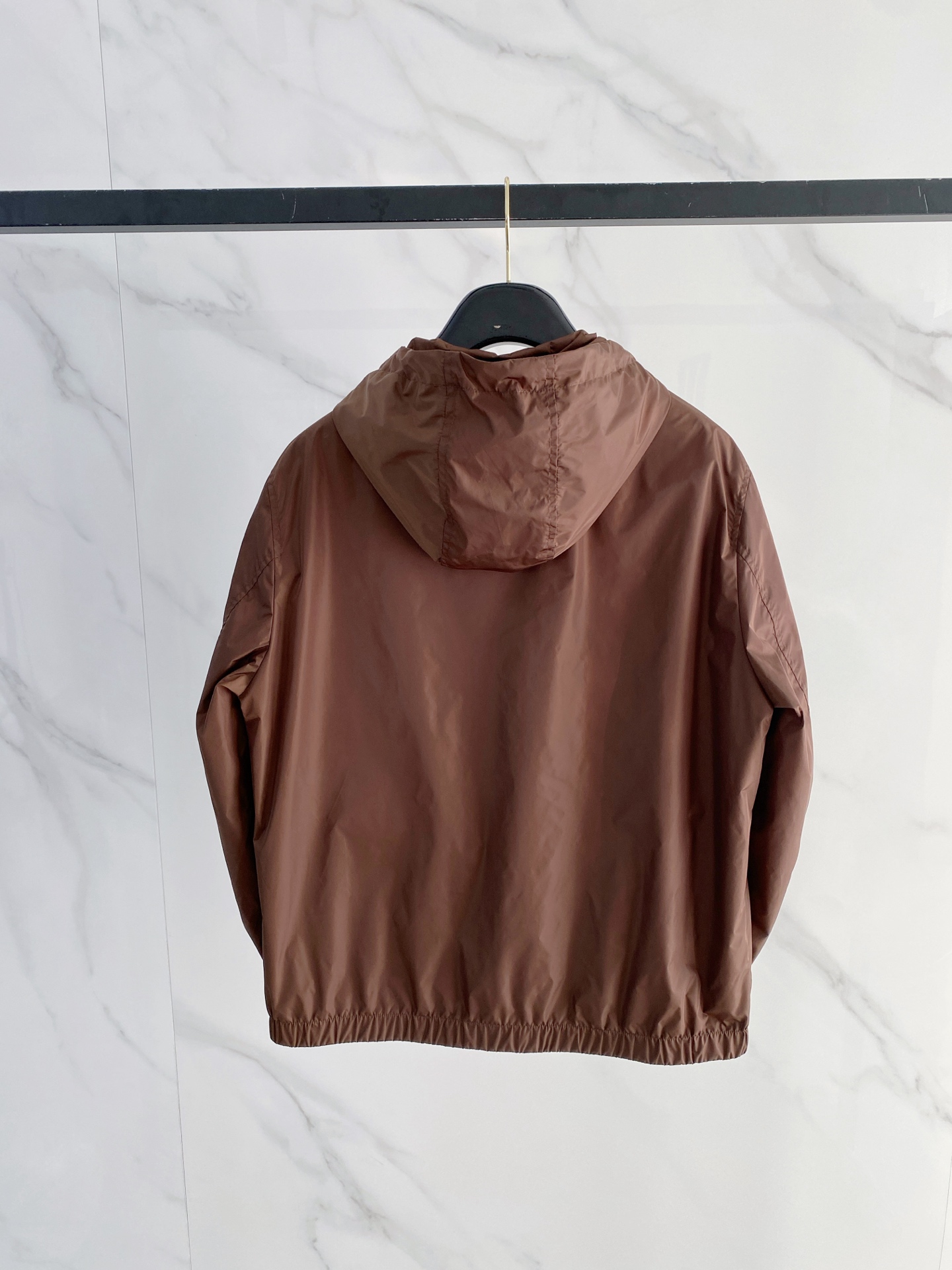 Prada 普拉达 2026ss春夏新款连帽休闲夹克外套，专柜同步新品发售，商务休闲两不误！三角标彰显品