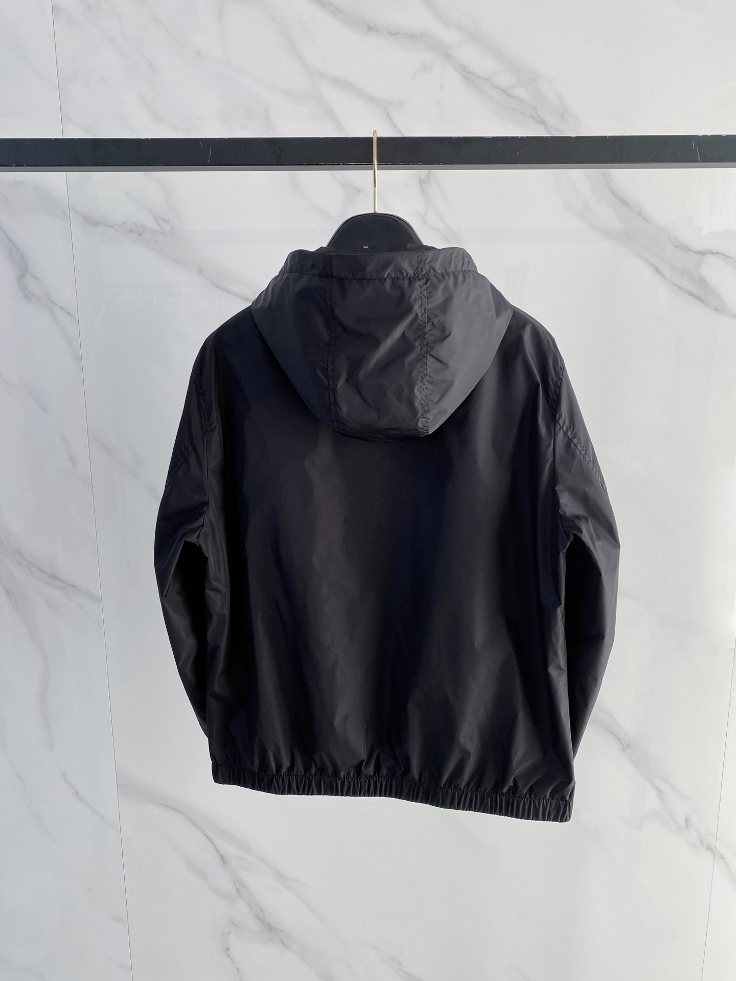 Prada 普拉达 2026ss春夏新款连帽休闲夹克外套，专柜同步新品发售，商务休闲两不误！三角标彰显品