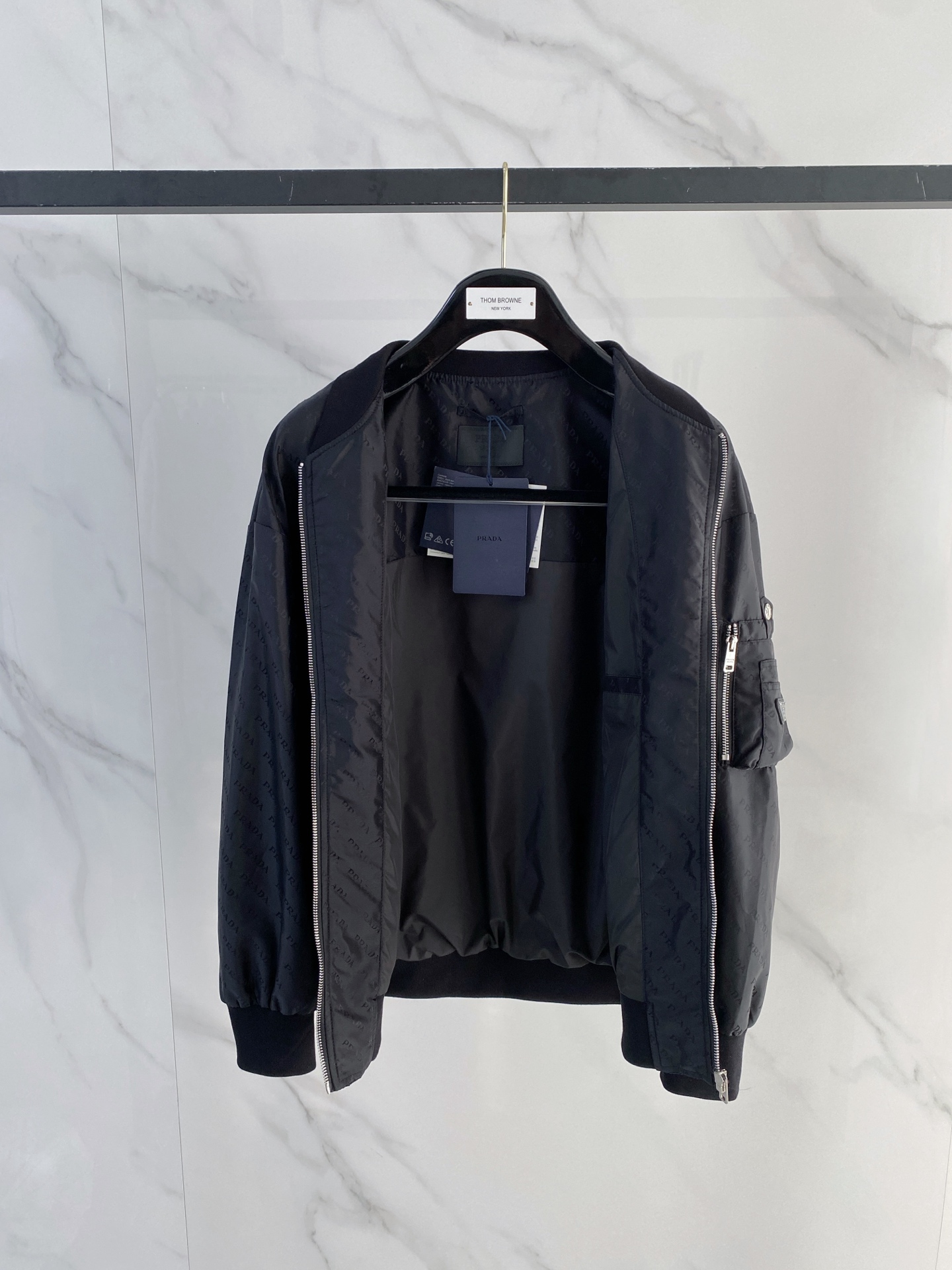 Prada 普拉达2026ss春季新款夹克外套全高端版本！高定专柜面料辅料，透气舒适度高，细节无可挑剔，