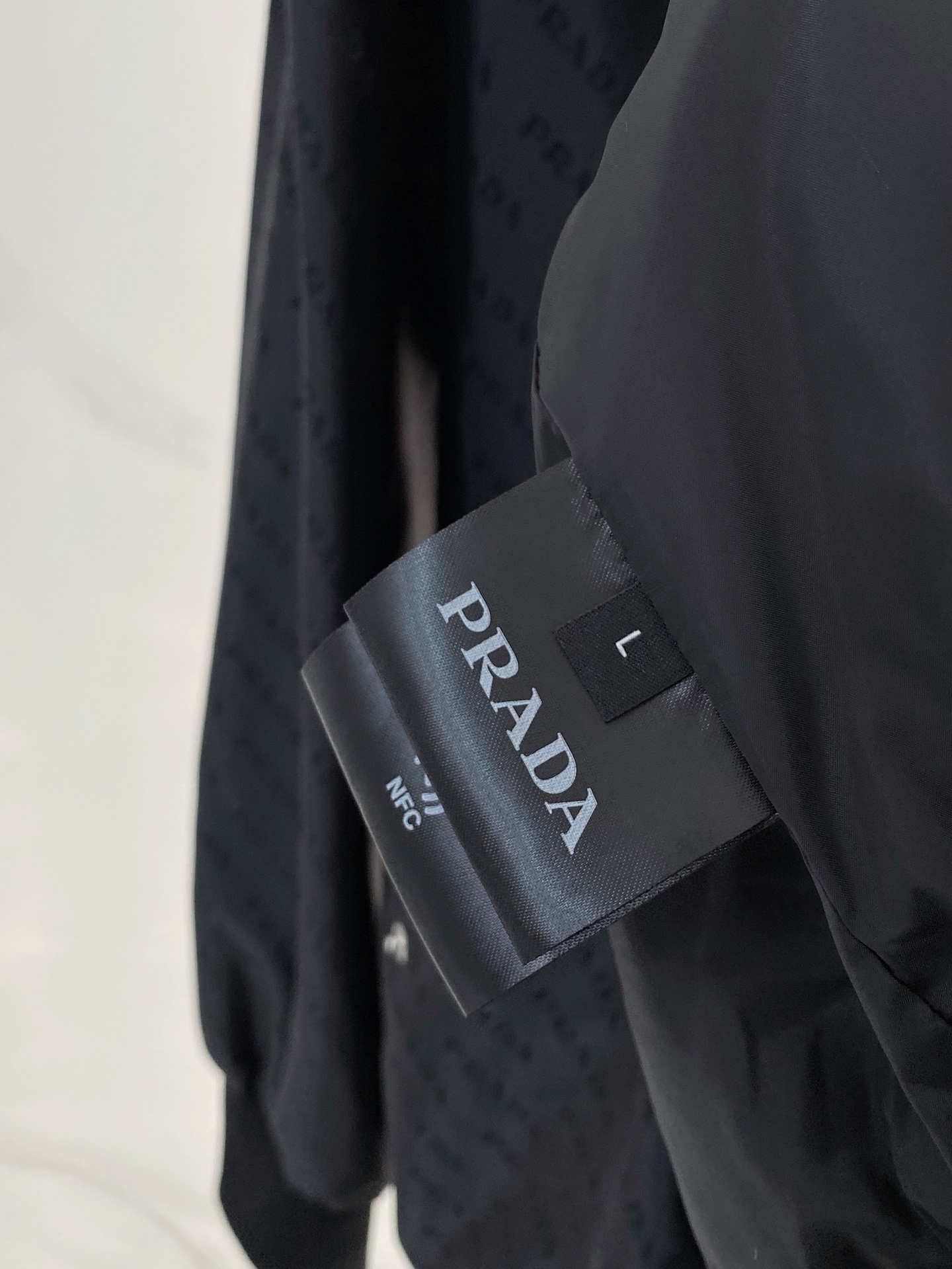 Prada 普拉达2026ss春季新款夹克外套全高端版本！高定专柜面料辅料，透气舒适度高，细节无可挑剔，