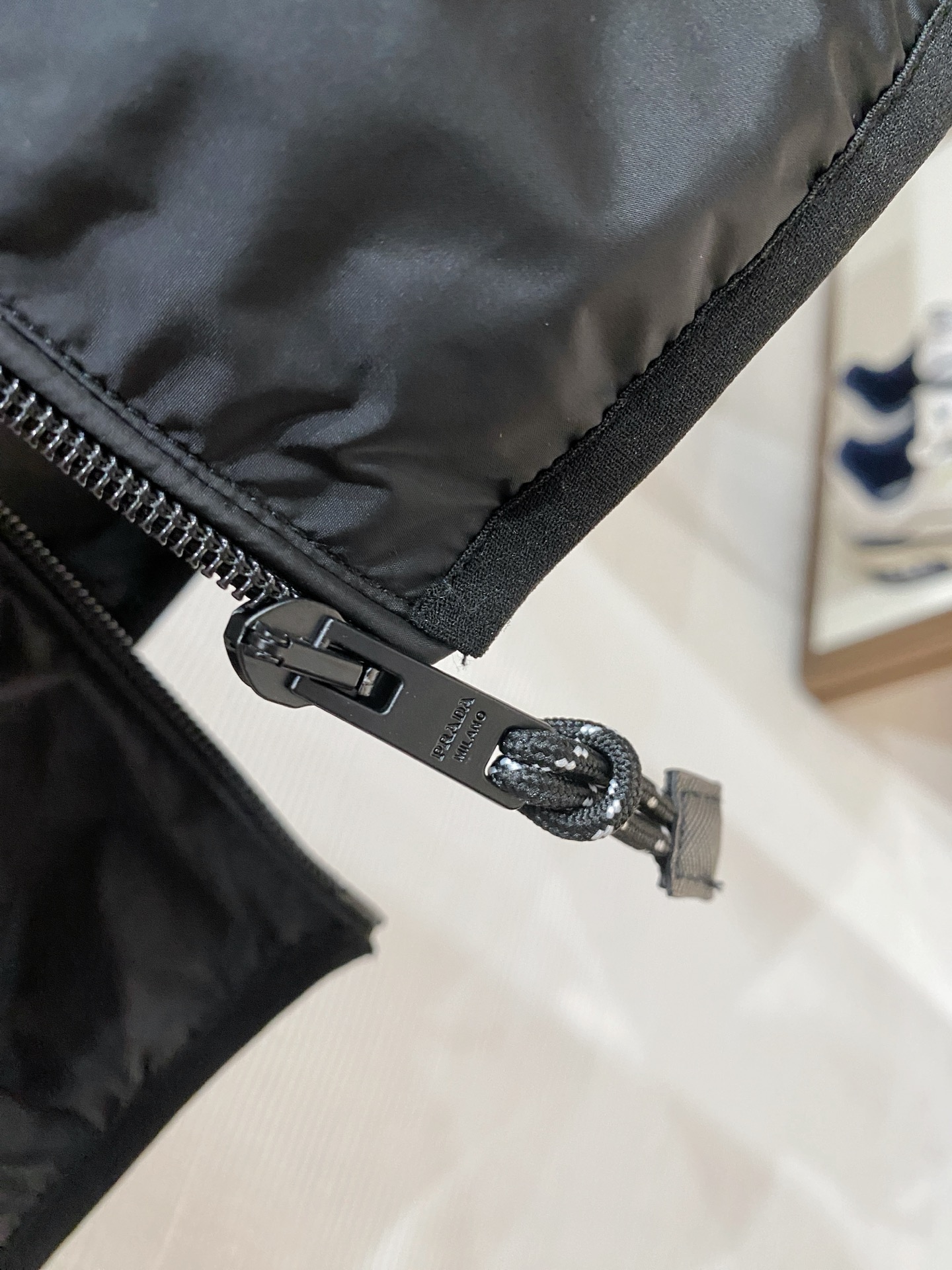 Prada 普拉达马甲2026ss春季新款夹克外套，专柜同步新品发售，商务休闲两不误！三角标彰显品牌奢华