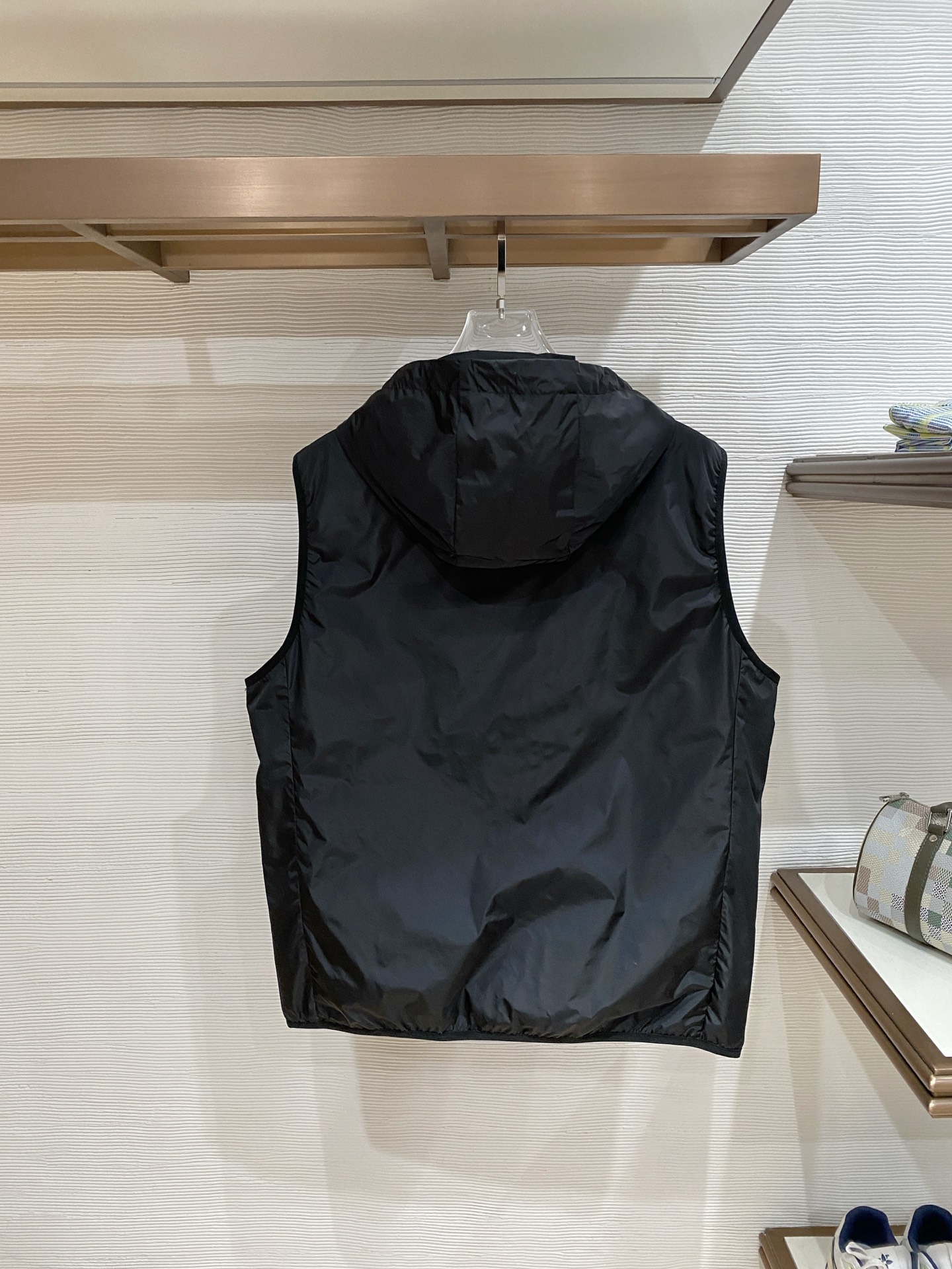 Prada 普拉达马甲2026ss春季新款夹克外套，专柜同步新品发售，商务休闲两不误！三角标彰显品牌奢华