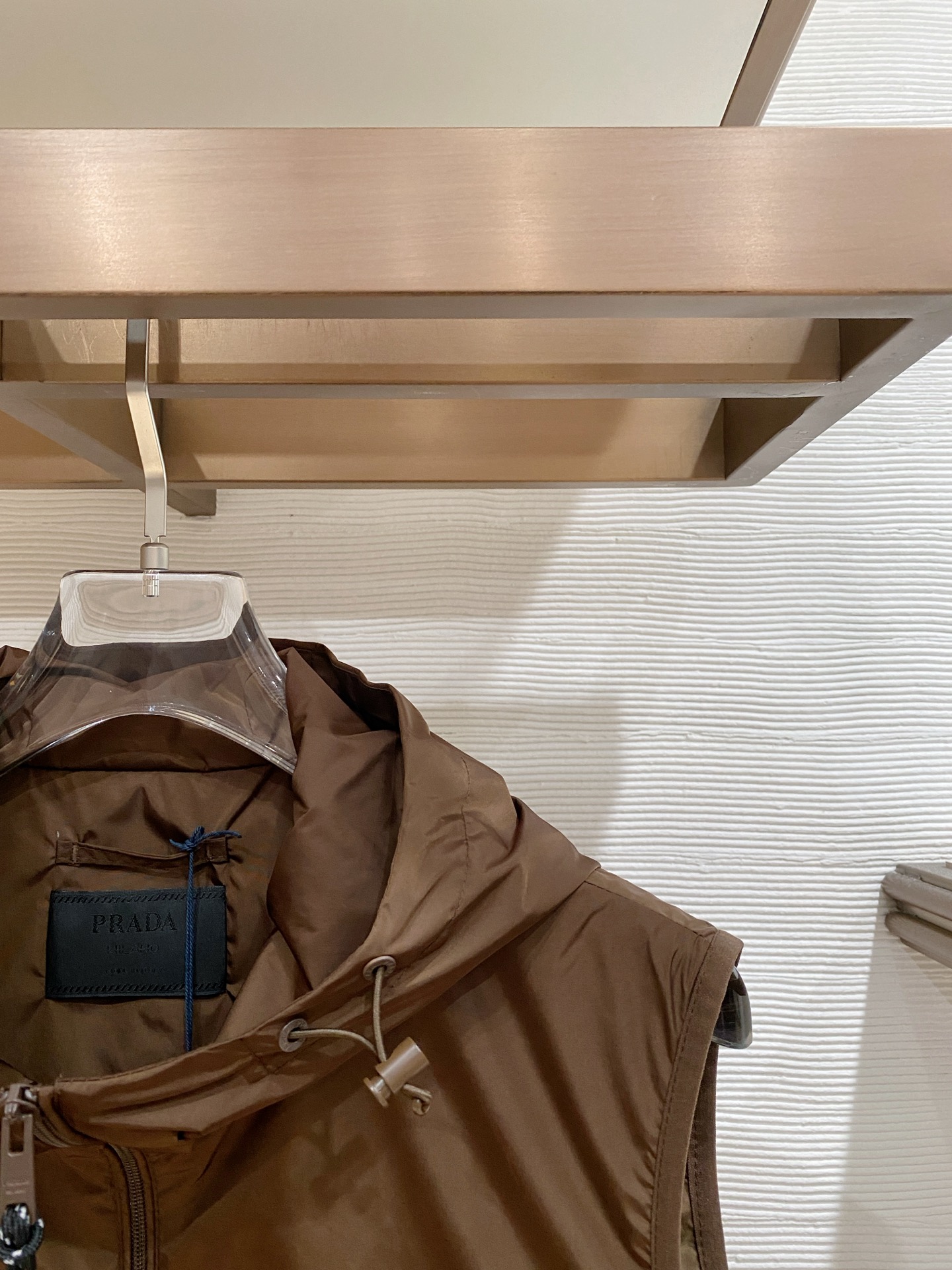 Prada 普拉达马甲2026ss春季新款夹克外套，专柜同步新品发售，商务休闲两不误！三角标彰显品牌奢华