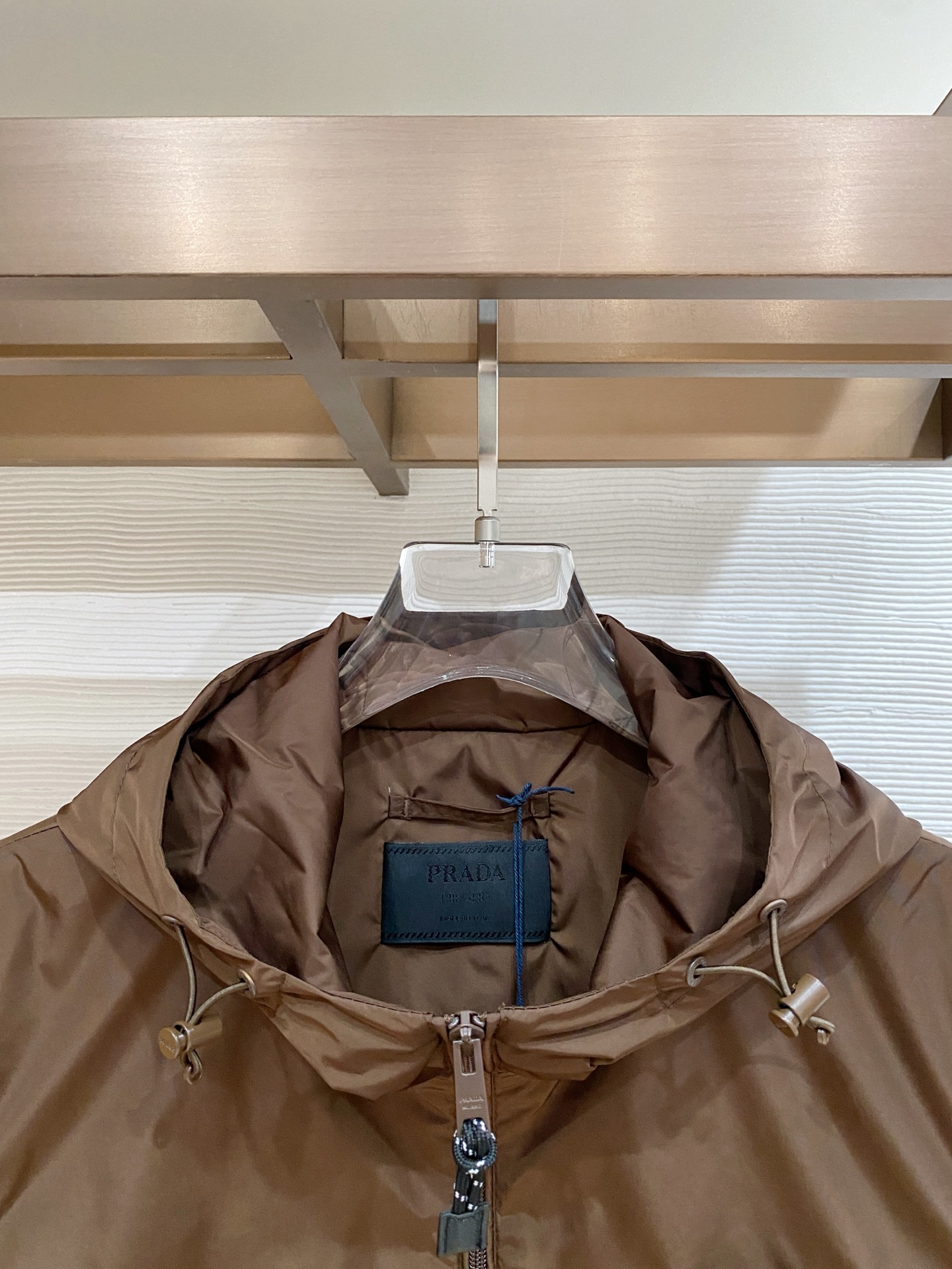 Prada 普拉达马甲2026ss春季新款夹克外套，专柜同步新品发售，商务休闲两不误！三角标彰显品牌奢华