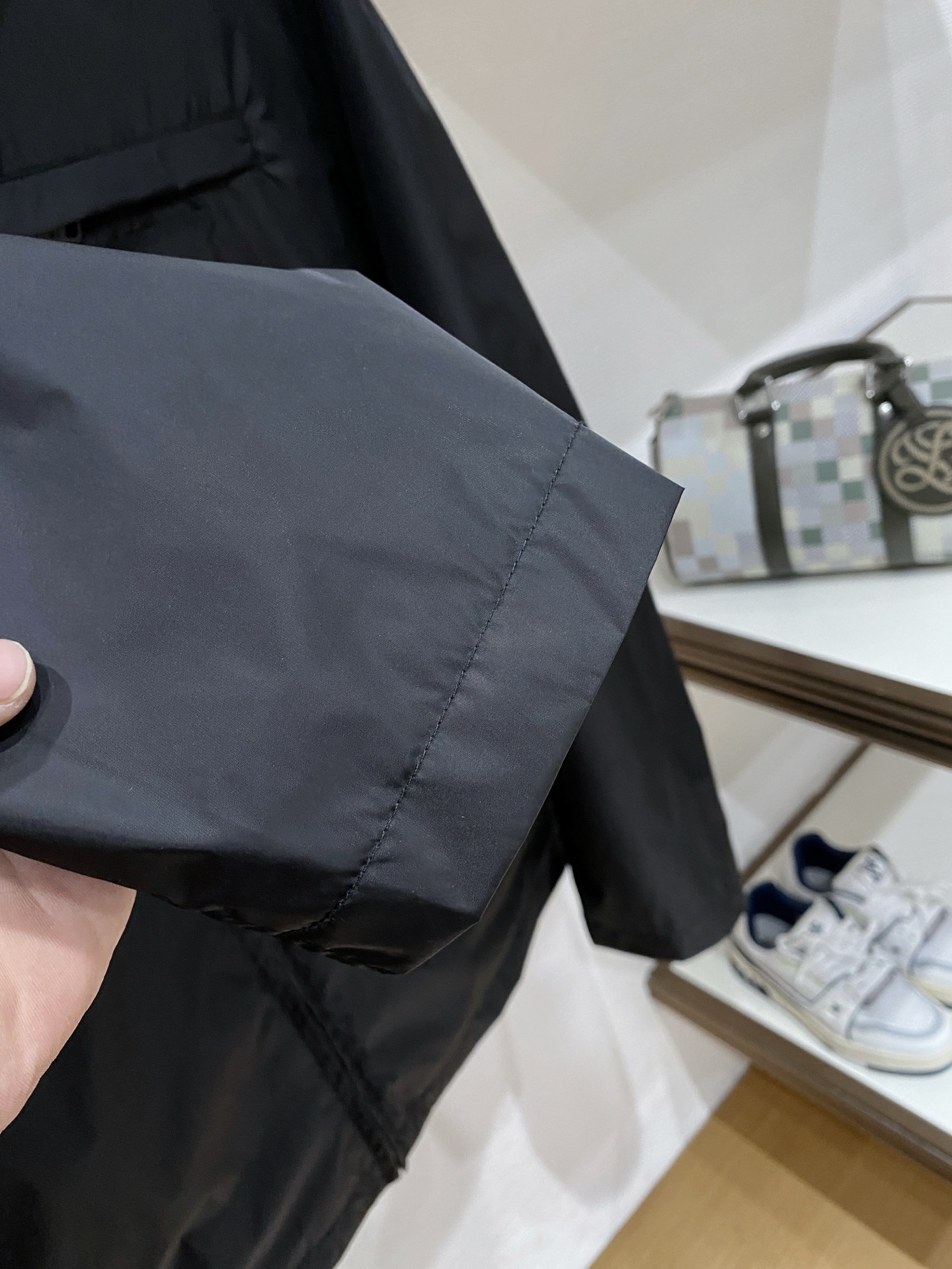 Prada 普拉达 2026ss春夏新款商务休闲夹克外套，专柜同步新品发售，商务休闲两不误！三角标彰显品