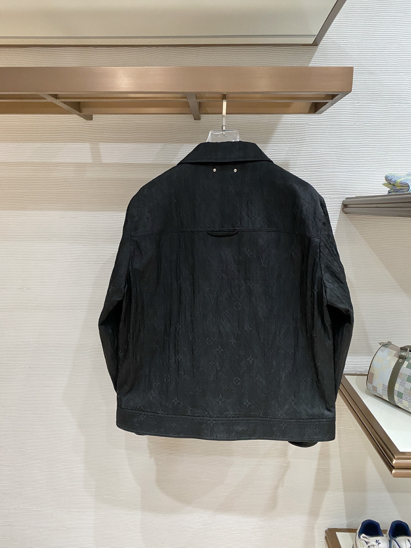 LV2026ss春季新款夹克外套全高端版本！高定专柜面料辅料，透气舒适度高，细节无可挑剔，做工考究工艺复