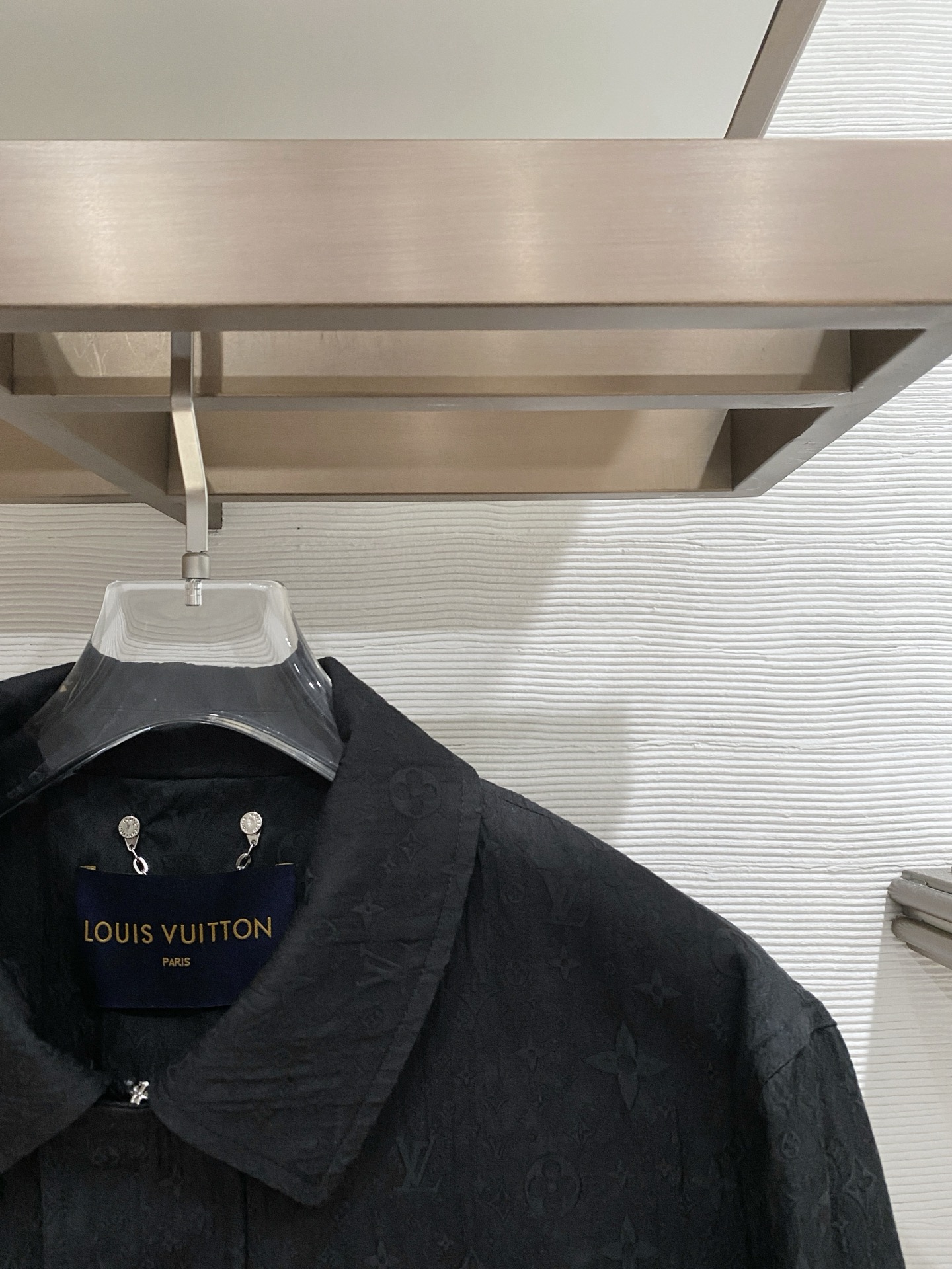 LV2026ss春季新款夹克外套全高端版本！高定专柜面料辅料，透气舒适度高，细节无可挑剔，做工考究工艺复