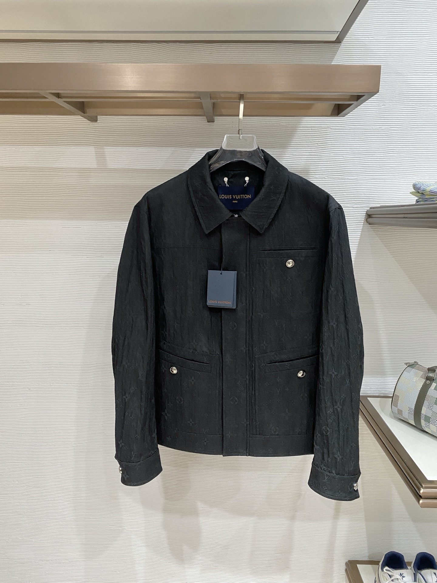 LV2026ss春季新款夹克外套全高端版本！高定专柜面料辅料，透气舒适度高，细节无可挑剔，做工考究工艺复