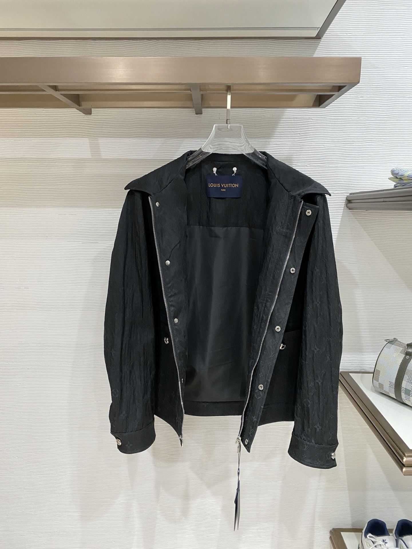 LV2026ss春季新款夹克外套全高端版本！高定专柜面料辅料，透气舒适度高，细节无可挑剔，做工考究工艺复